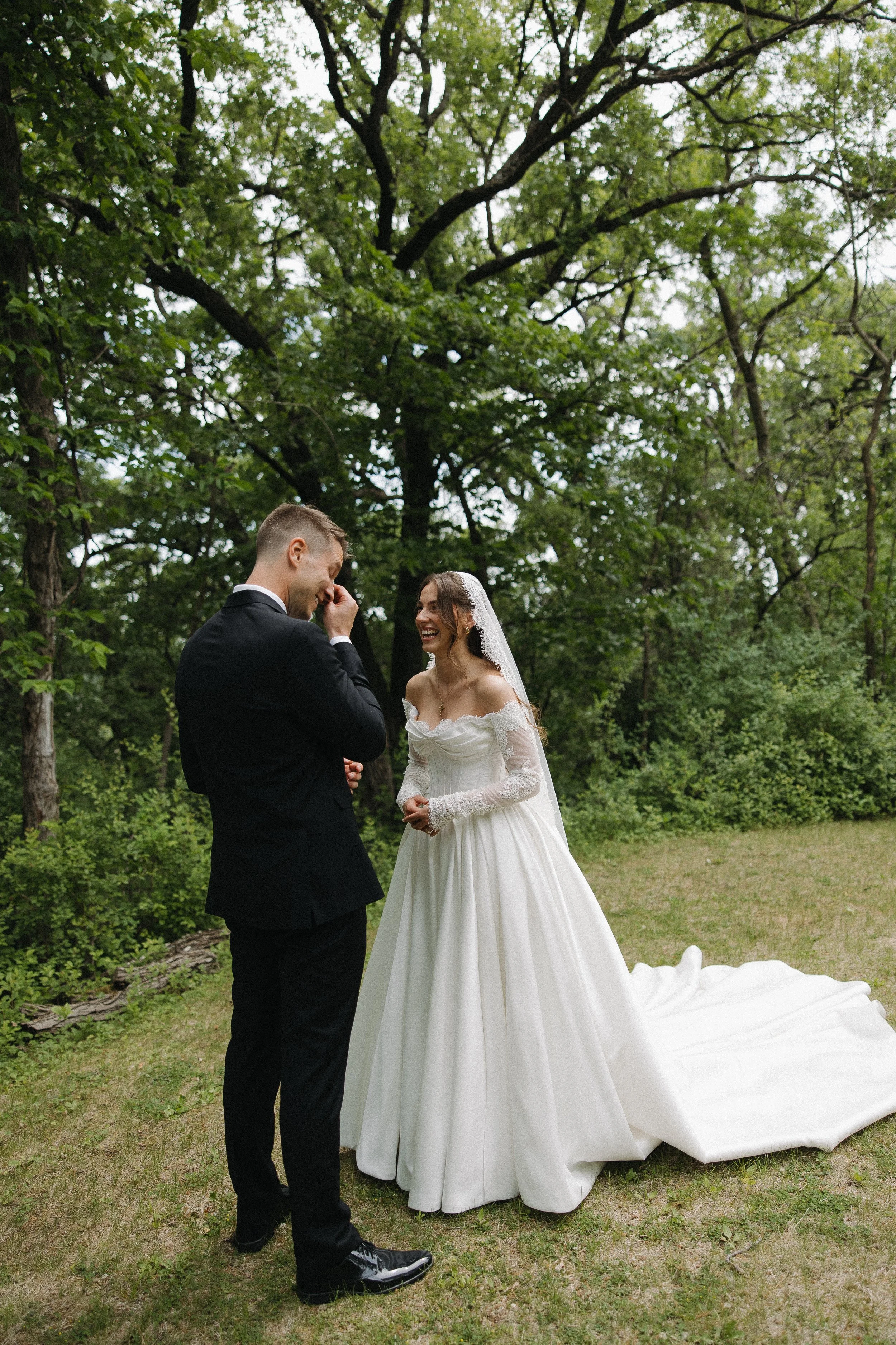 Elevated, garden-inspired wedding florals for Rochester, Twin Cities, and Southern Minnesota weddings—designed with intention by Darling Block Floral.