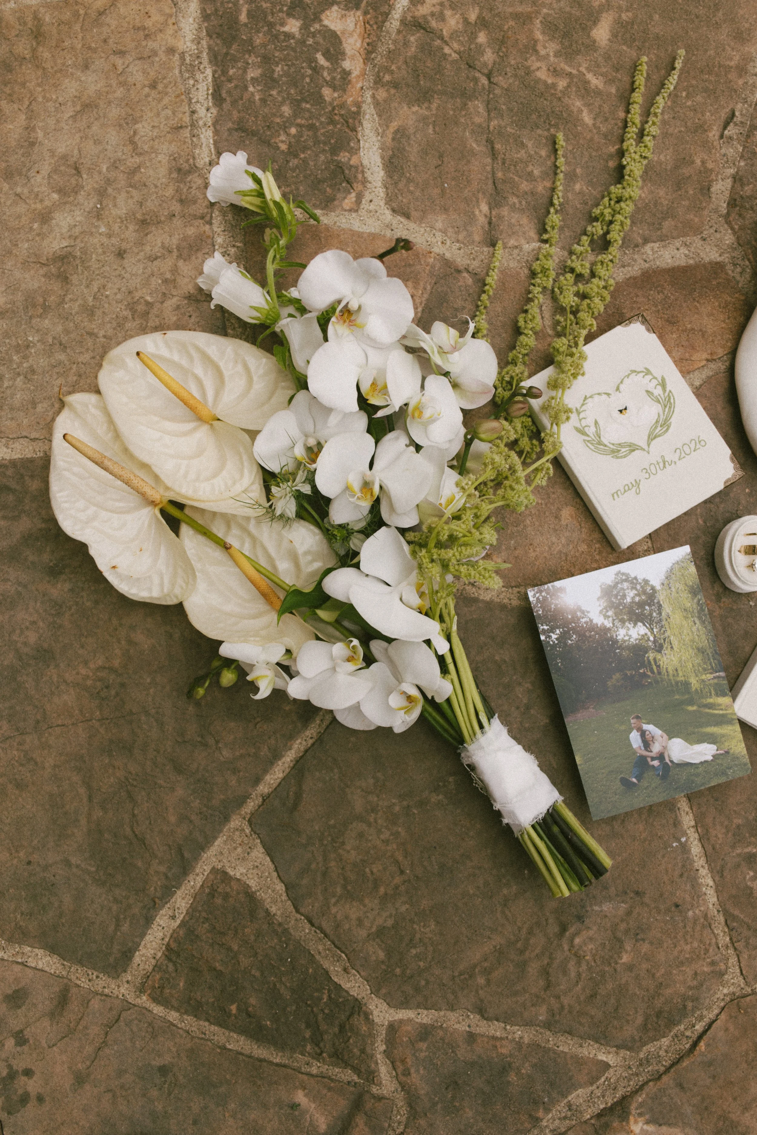 Elevated, garden-inspired wedding florals for Rochester, Twin Cities, and Southern Minnesota weddings—designed with intention by Darling Block Floral.