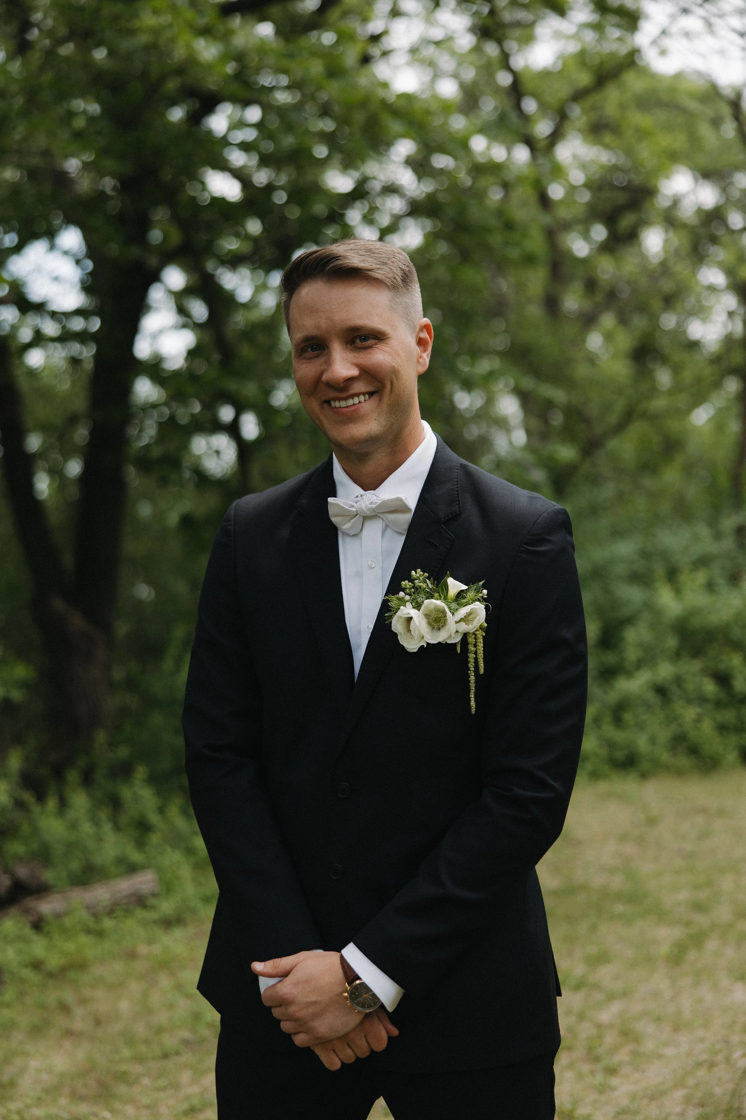 Elevated, garden-inspired wedding florals for Rochester, Twin Cities, and Southern Minnesota weddings—designed with intention by Darling Block Floral.