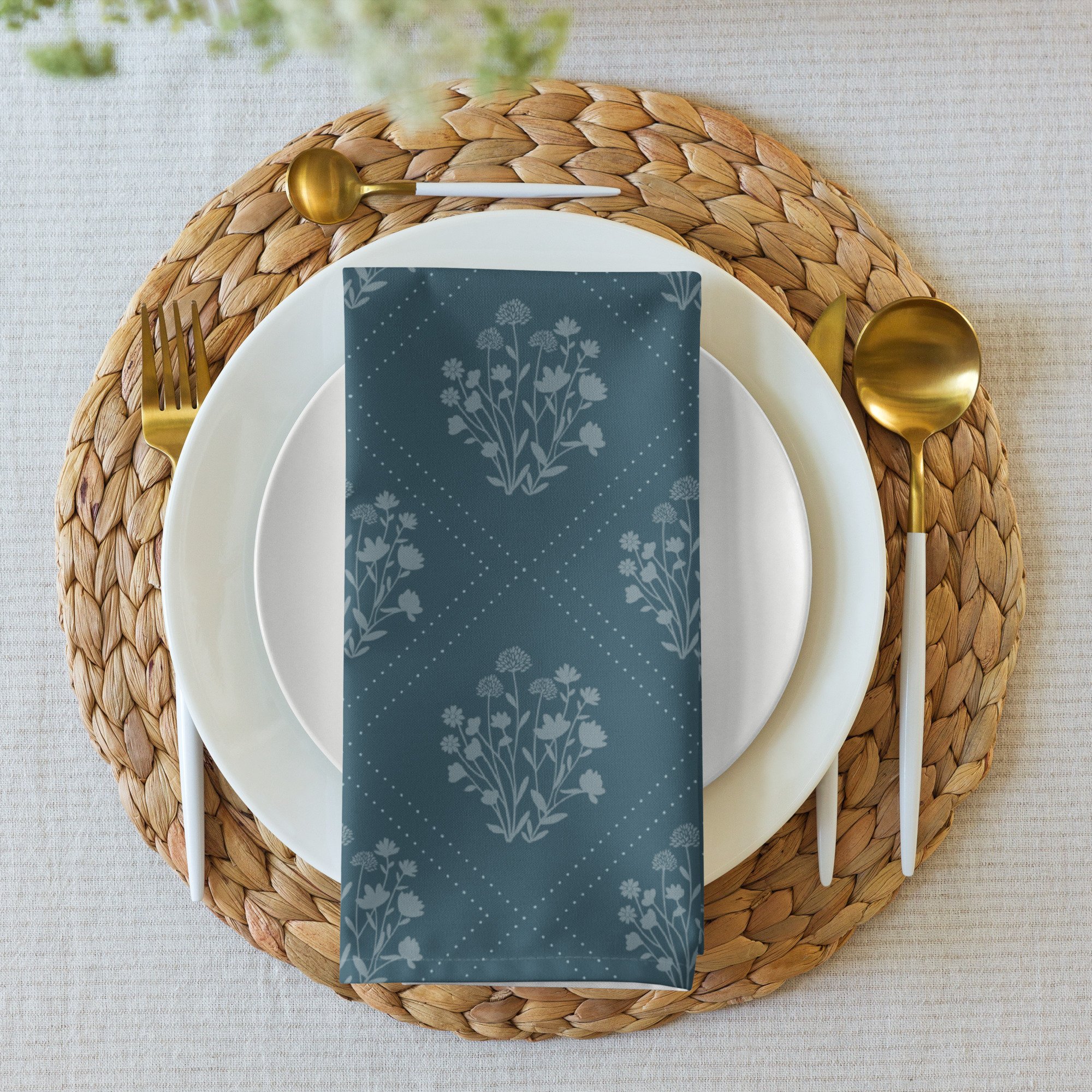 cloth-napkin-set-(4)-white-front-67d0a5f70ea7c.jpg
