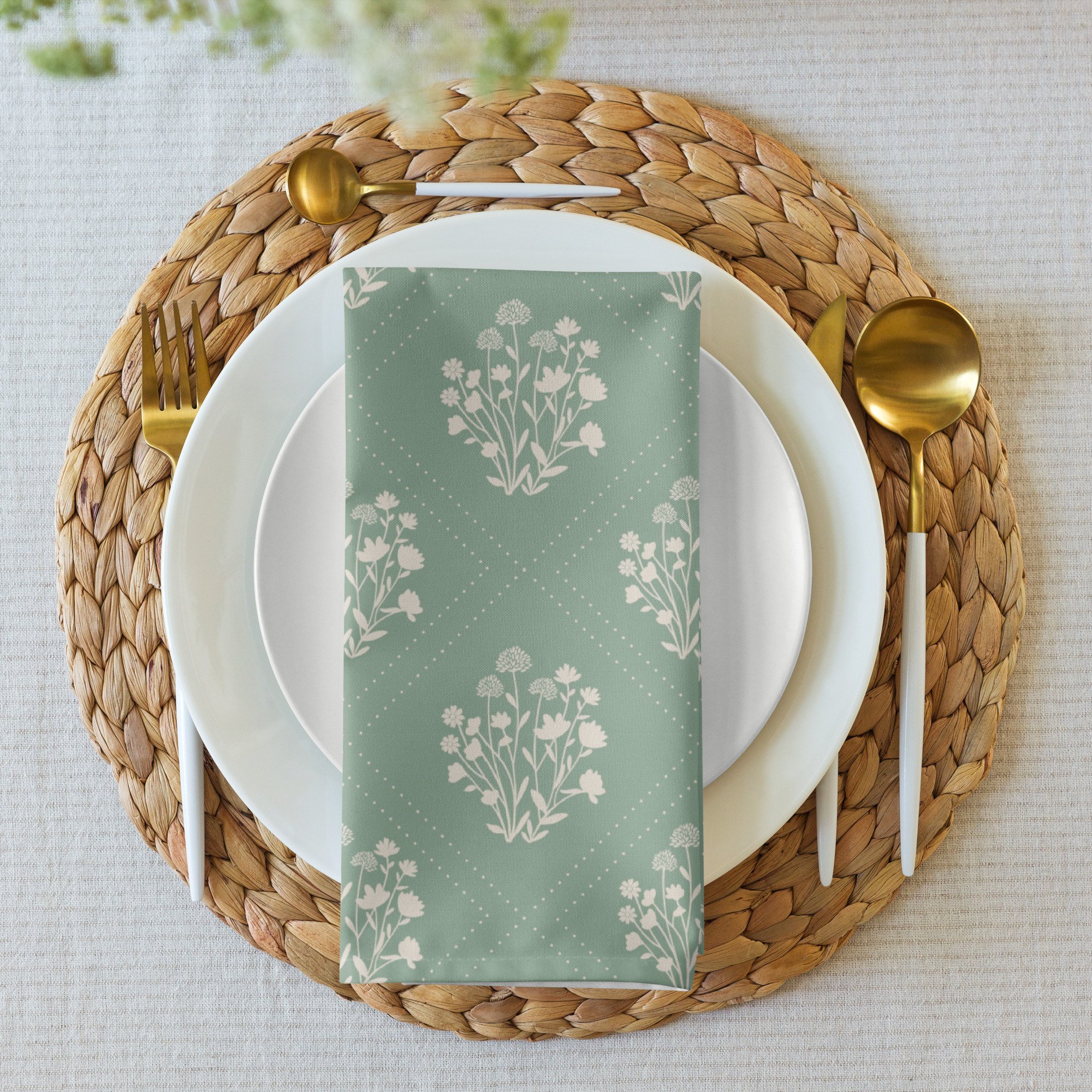 cloth-napkin-set-(4)-white-front-67d0a9af6f64f.jpg