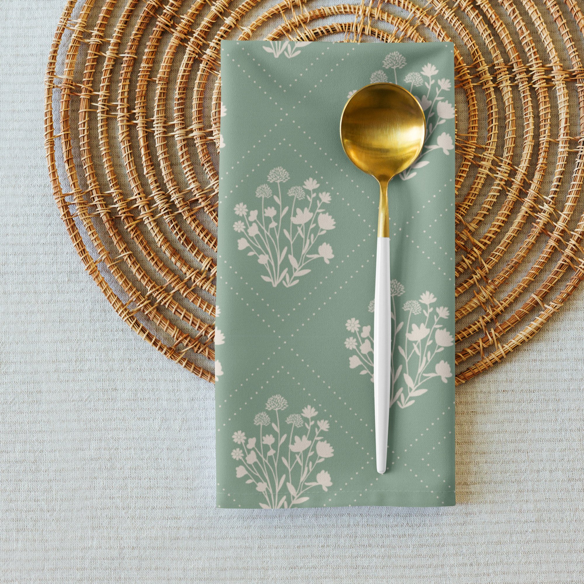 cloth-napkin-set-(4)-white-front-67d0a9af70043.jpg