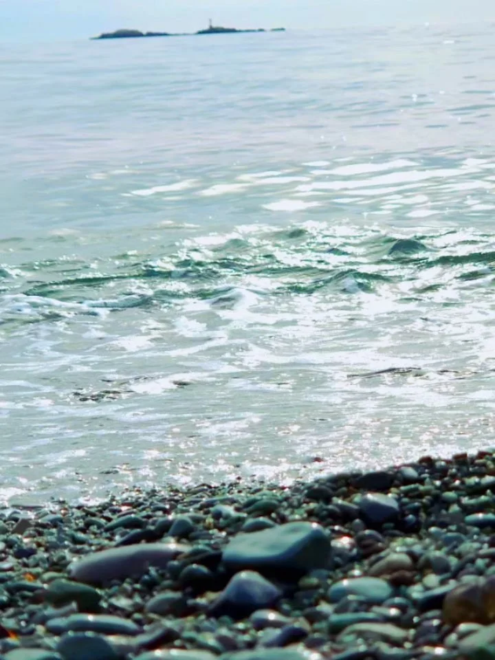 Sometimes all you need is to hear the crash of the ocean on shore. 

Heart if you can hear the waves.

#artistsofinstagram #oceanside #nostalgia #photography #feelgood