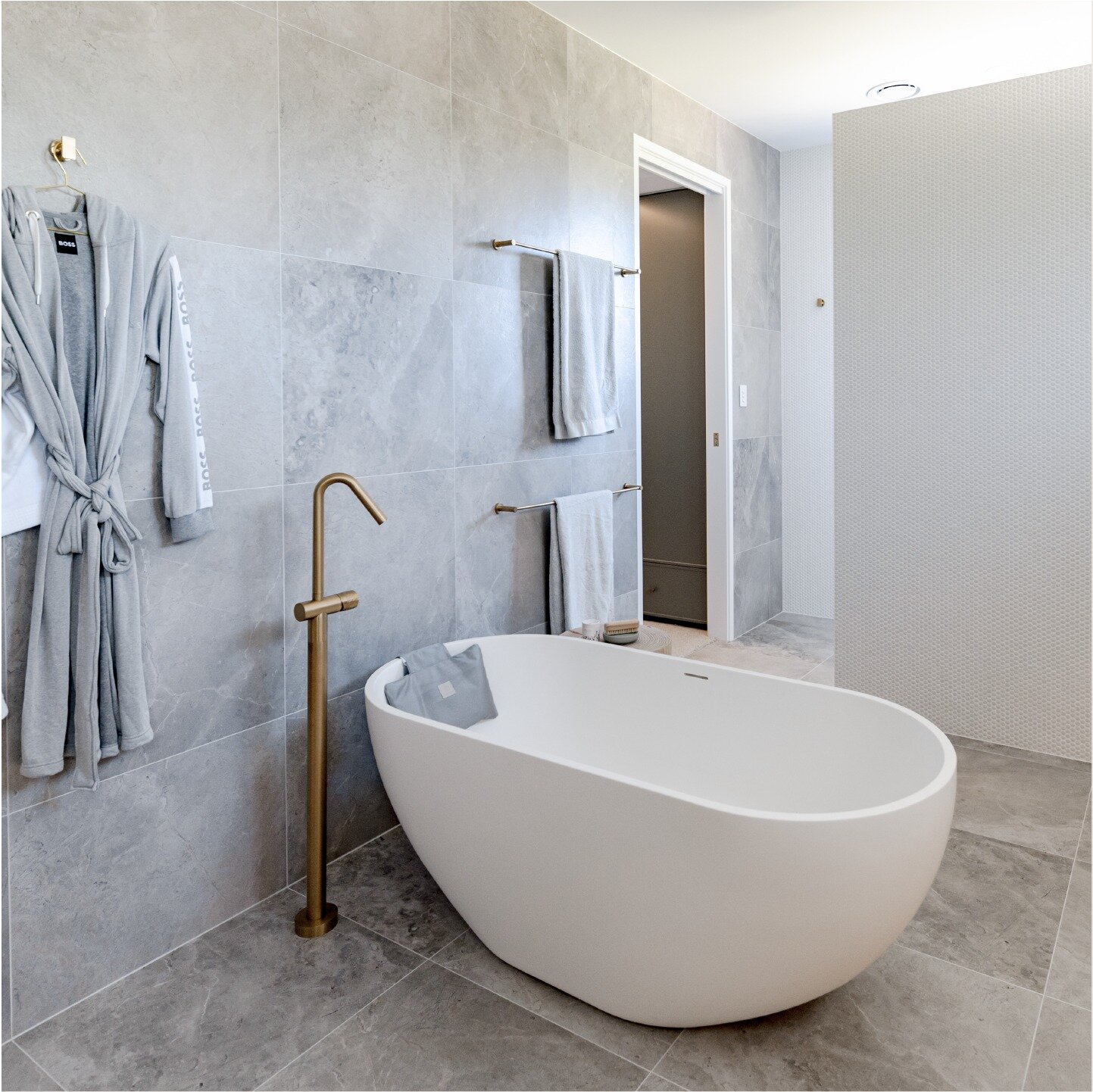 Ensuite elegance: your private spa oasis awaits, complete with a soothing standalone bath for ultimate relaxation and retreat 🙌🏼

#BathroomDesign #SpaRetreat #LuxuriousLiving #LatestProject #HomeDecor #RelaxationSpace #InteriorStyle #StoneTiles #Br
