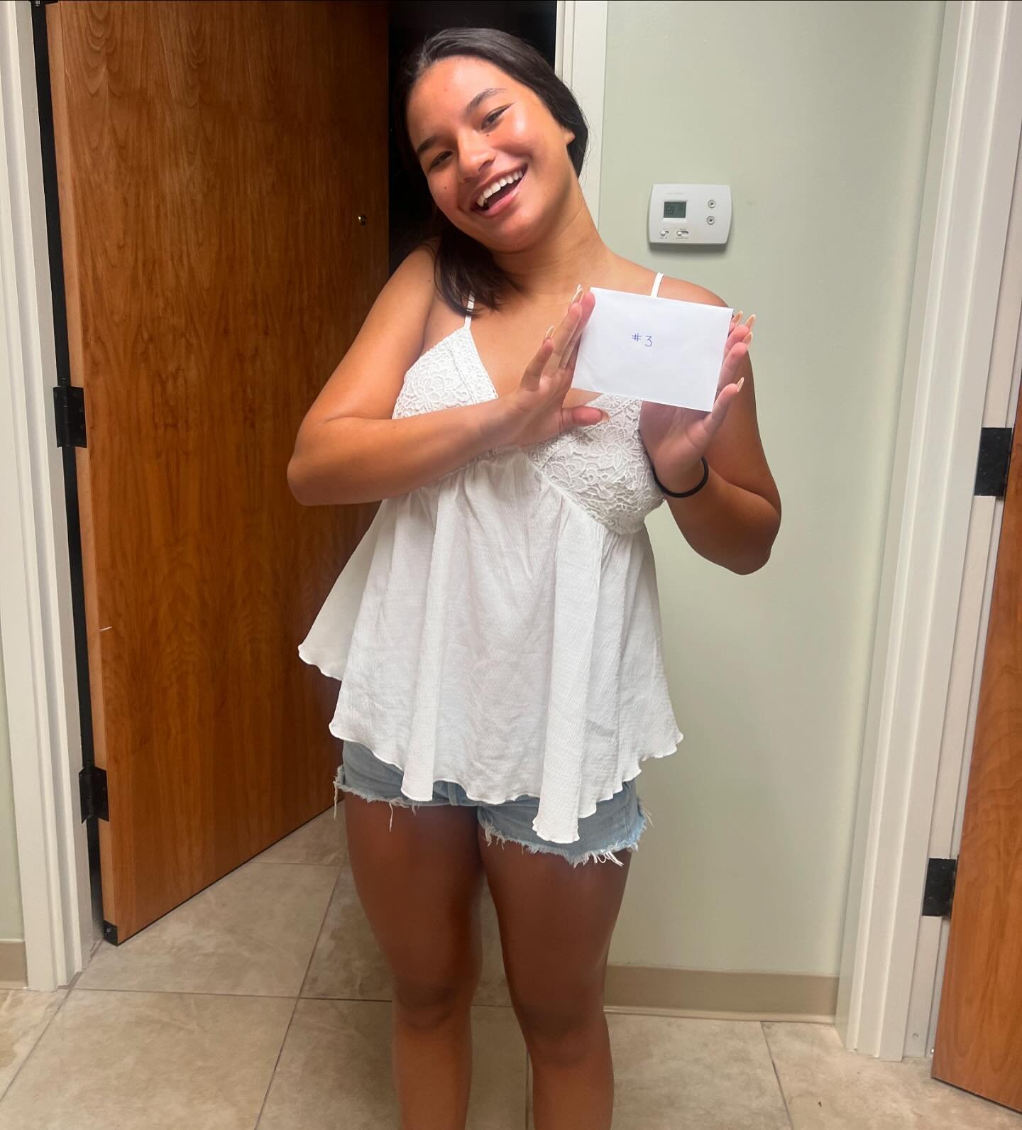It was such an honor to be apart of Mayas one year anniversary surprise! She had no idea that she would be getting a 90 minute massage and facial and that she would be continuing her scavenger hunt!