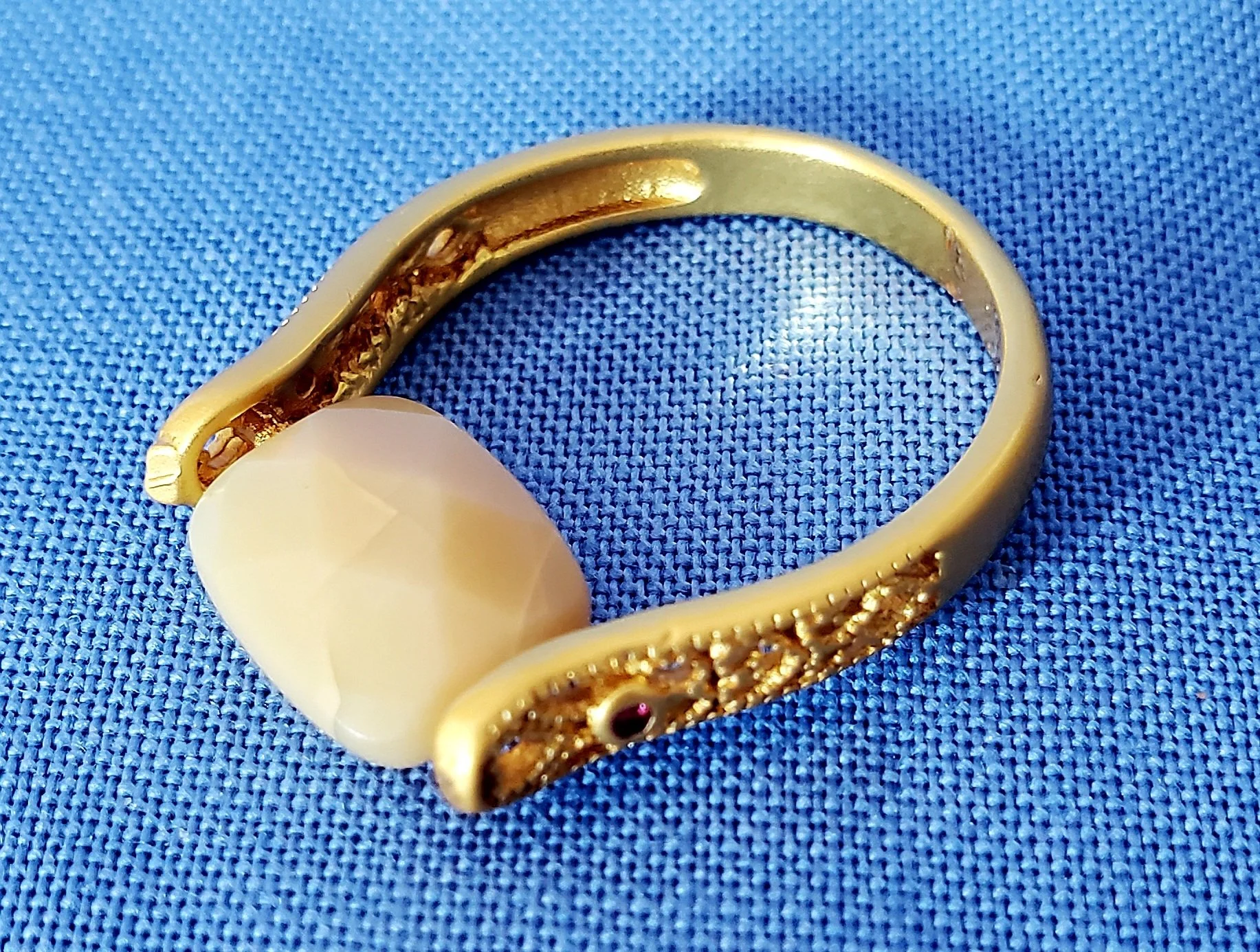 Cloudy Citrine Shine