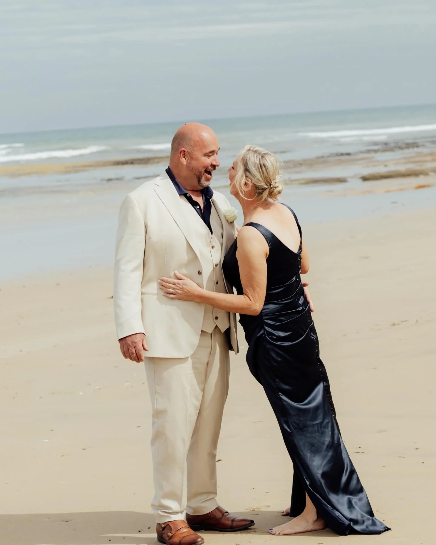 Beach vibes for Darren &amp; Sandy 🌊 

Such a precious day to be apart of 🤍🤍 

@lovehouse_weddings 
@anniethecelebrant