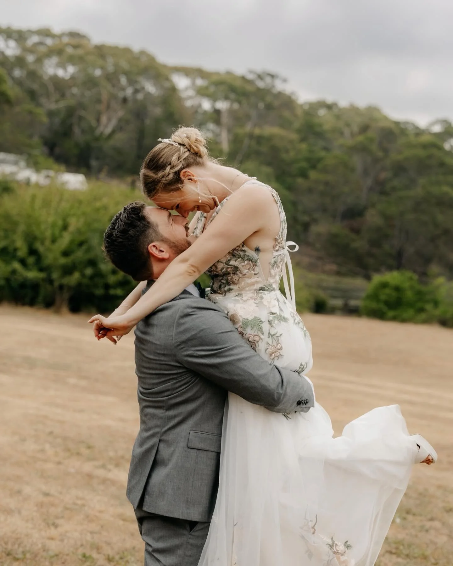 Sneak peaks from Annika and Doms bright and wonderful day 🌻 🤍 

@ronin29212 @wanderer1549 

@bellbraeharvest 
@celebrantbeckykate 
@peteswoodfirepizza 
@platter_co