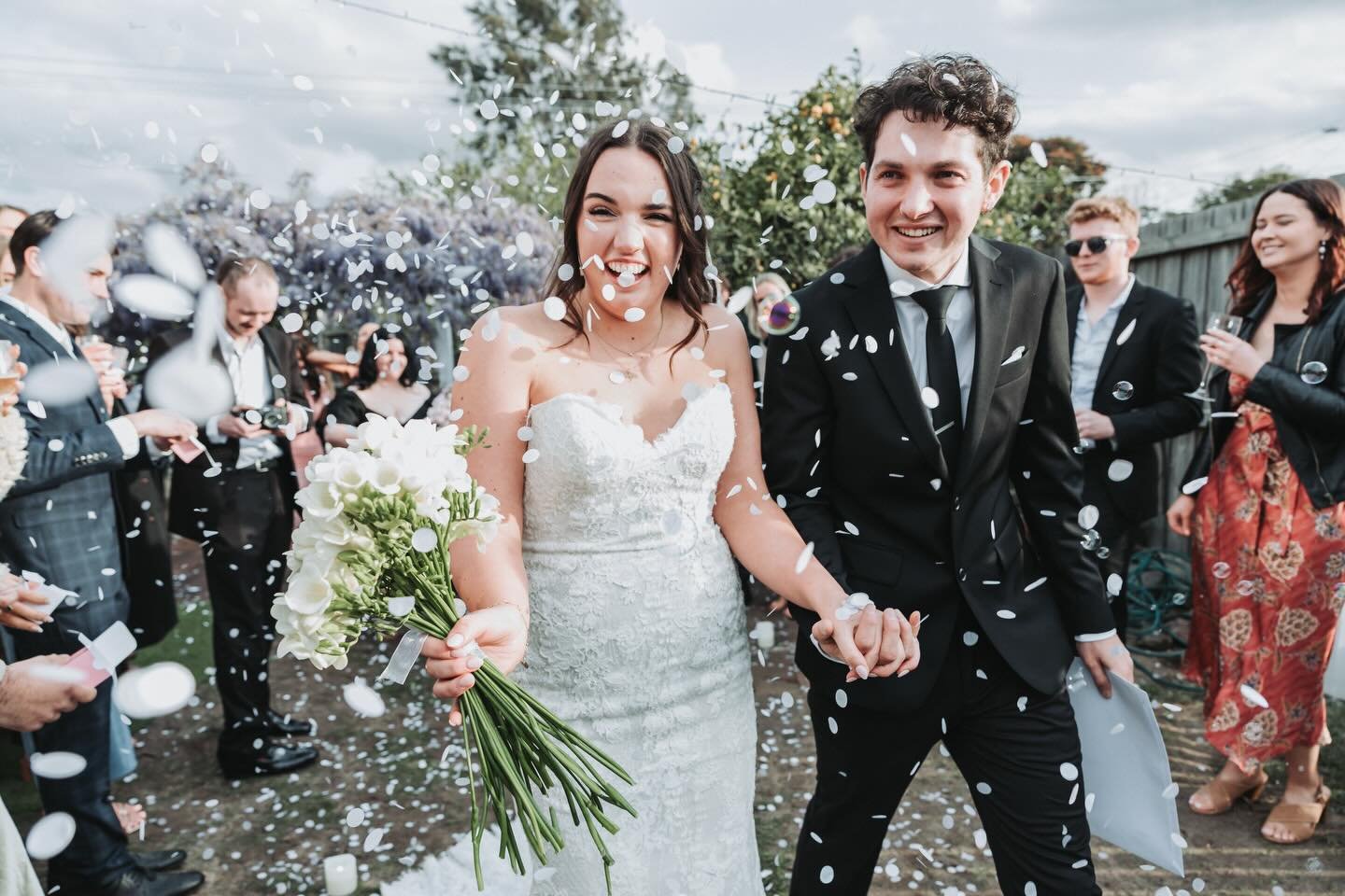 Even the simple weddings can be beautiful 🤍 

These two had a small celebration in their backyard with all of their closest family and friends. I don&rsquo;t think there was a dry eye in the crowd 🥹