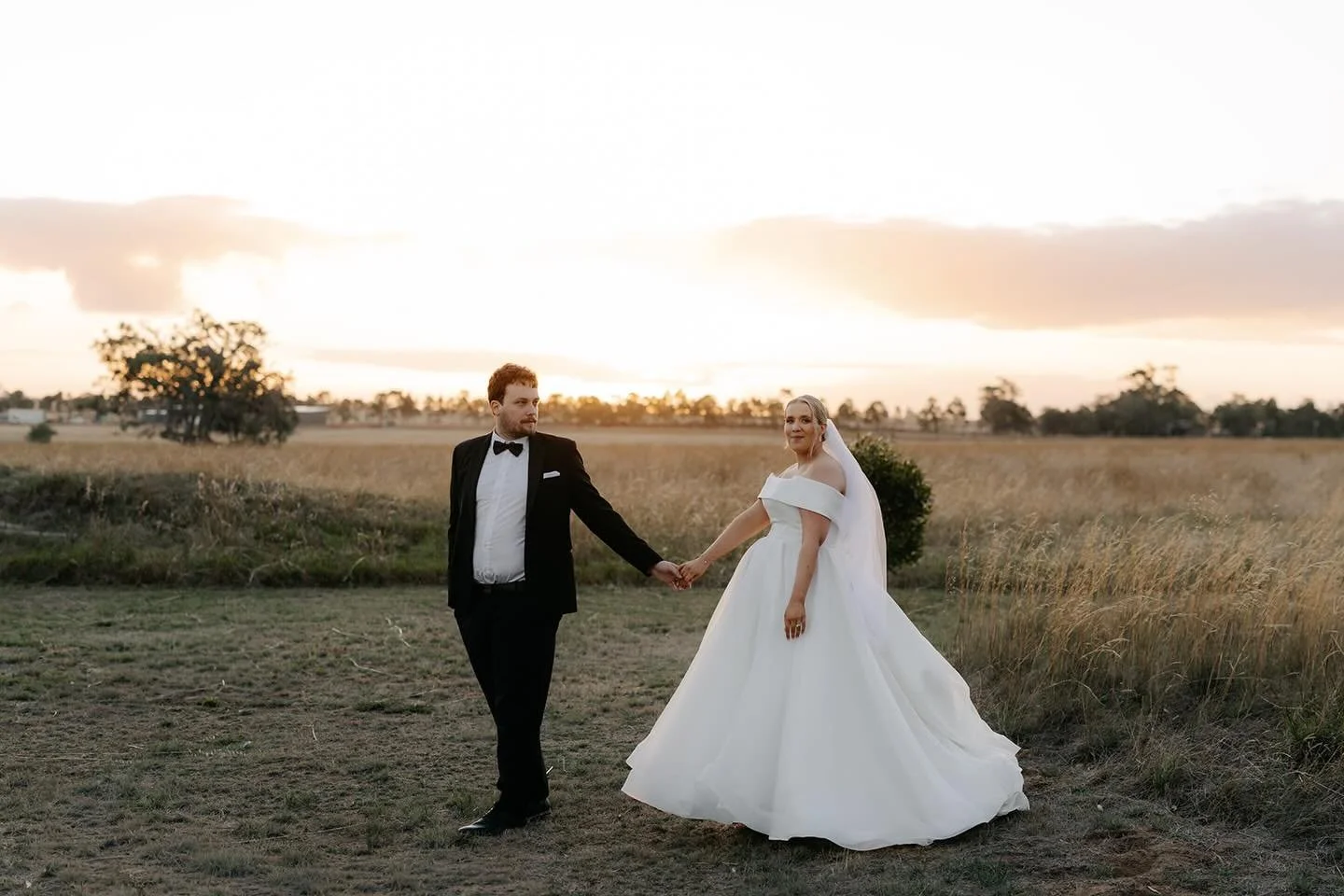If you are on the fence about scheduling in sunset photos on your wedding night, my advice is, just do it 🫣🔥