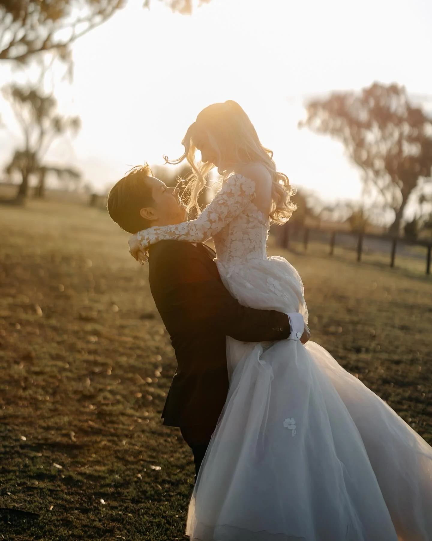 Sunday sneak peaks with the beautiful Mikayla and Riley 🤍

@warrawongestate 
@eyecandy.beautybar 
@zoe_hairempirestudio 
@bmflorist 
@happycamperpizza