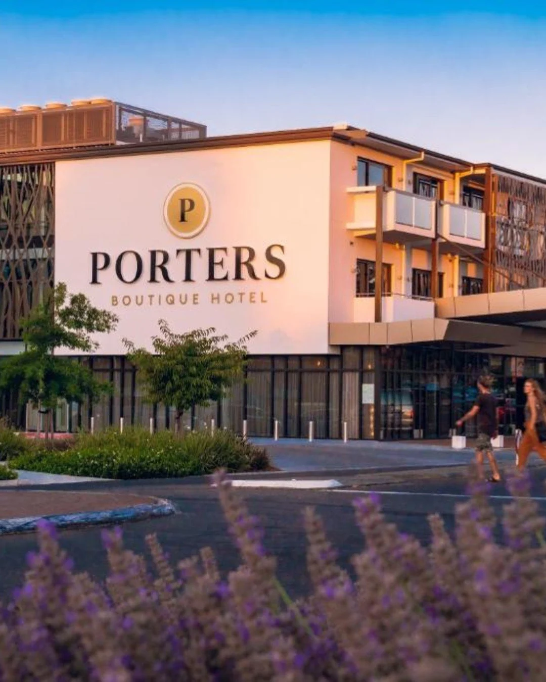 The sun is shining in the bay so now is the time to book your weekend getaway to Harvest 2025 ☀️

Check out the amazing packages from our accommodation partners @portersboutiquehotel @scenichotelgroup Te Pania Napier and @questhastings at harvesthawk