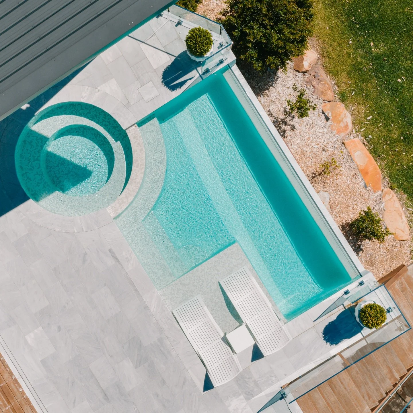 One of the best parts of Summer for us, is getting to shoot some pretty epic pools.

Like this one by @riviera.pools 

#BoltMedia #creativeagency