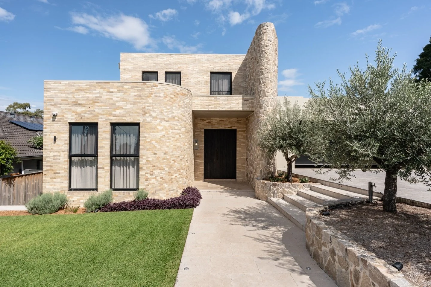Mediterranean luxury!

Completed project photography &amp; videography for @davinahomes - This thoughtfully designed home was full of shape and texture.

Architect @norrsken_ko 
Designer @briannasandstromdesign