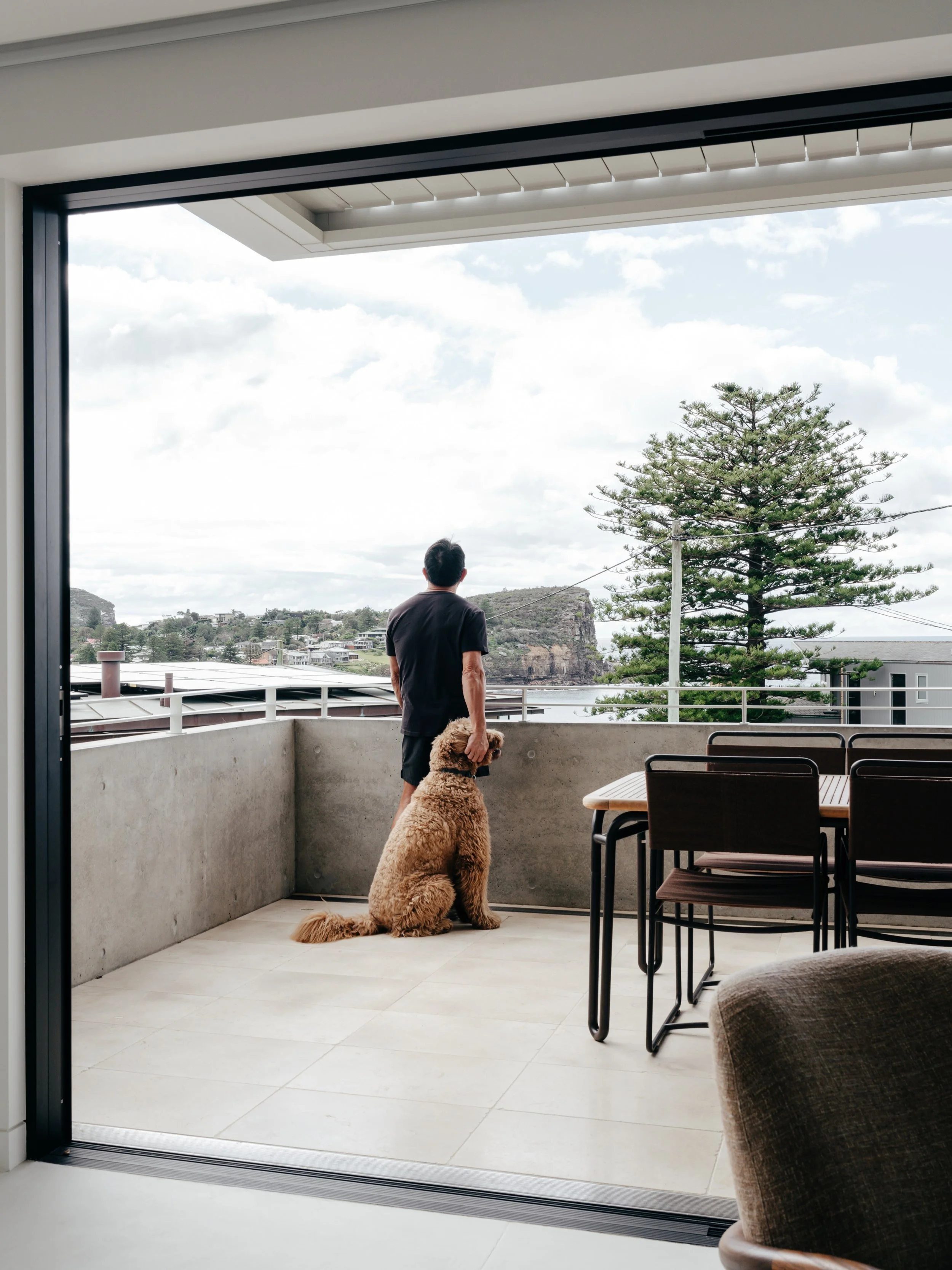 Our recent shoot for @studio.xox had us capturing this thoughtful beach shack renovation residing directly next door to Avalon Beach. 

It is always a joy to work with the @studio.xox team; their products are always of the highest quality and they ta