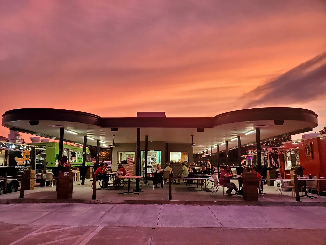 Café et Conversation Midwest at Trucks & Taps