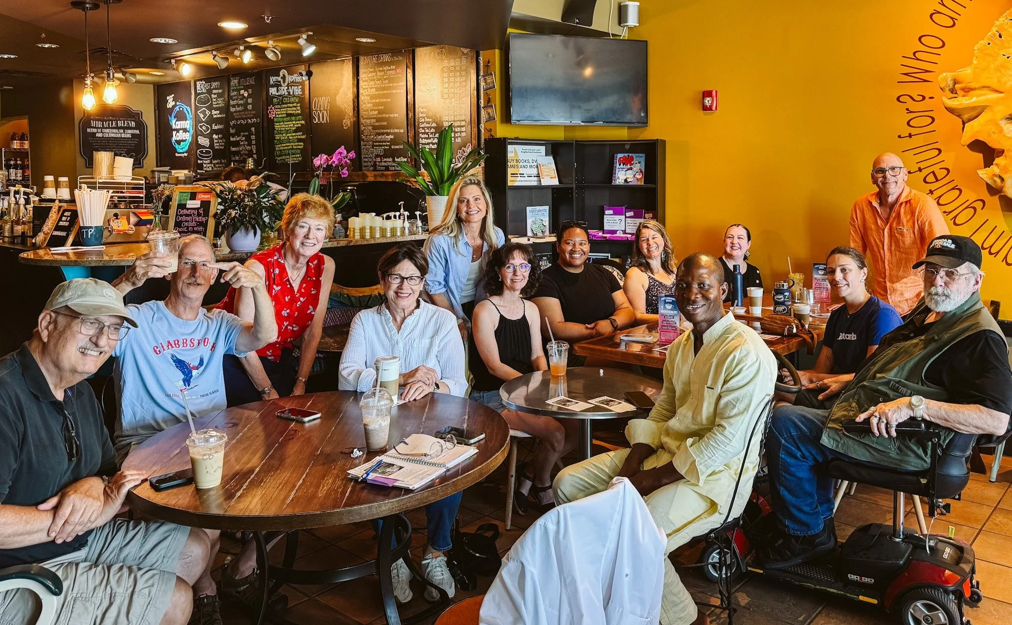 Café et Conversation Midwest Parlons à Karma Koffee