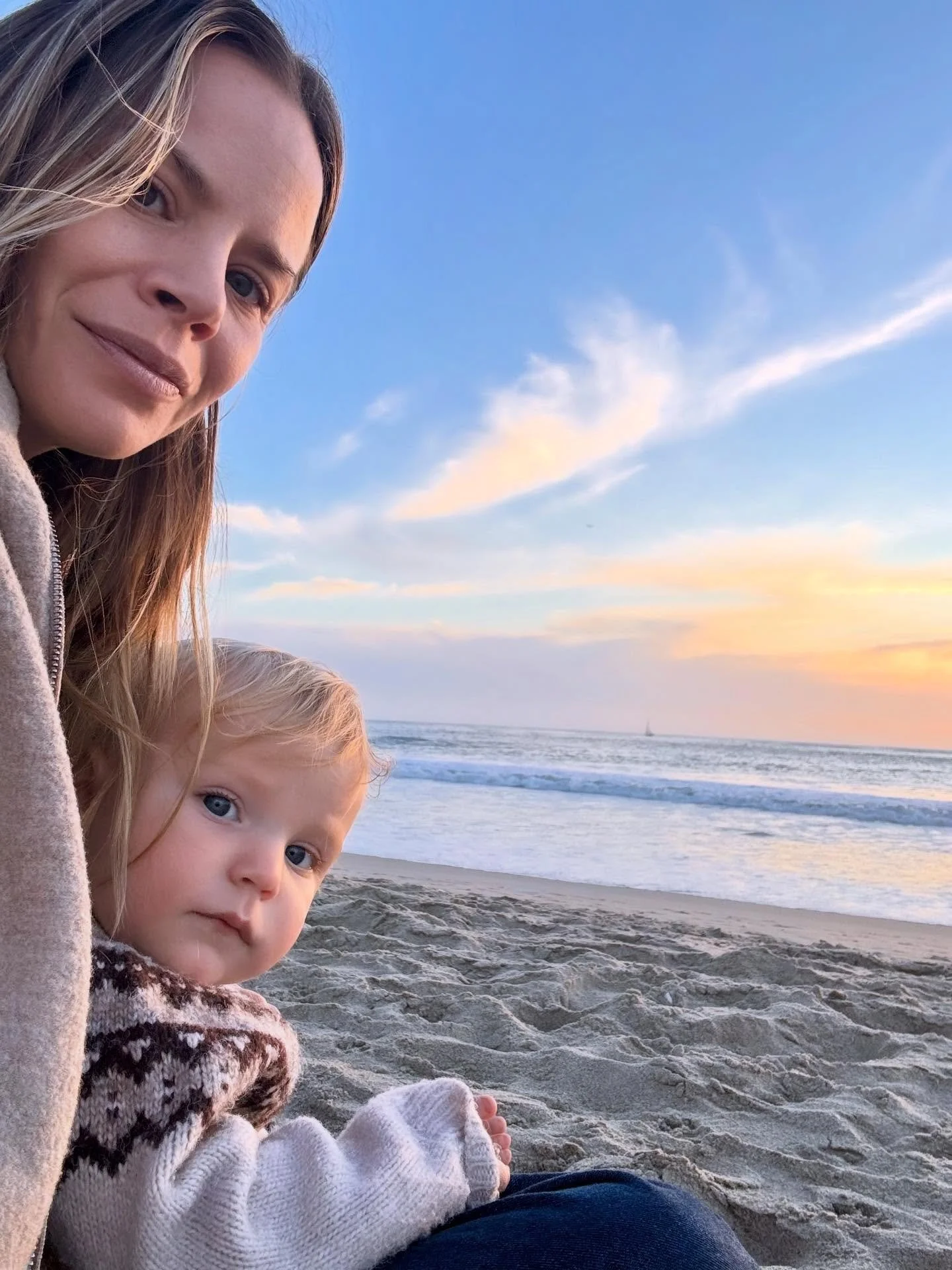 Chaos in the external world doesn&rsquo;t have to mean chaos in our internal ones 🌞🌈

Sunsets to slide into bedtime with grounding, rest, and beauty.

How are you tending to your inner world?