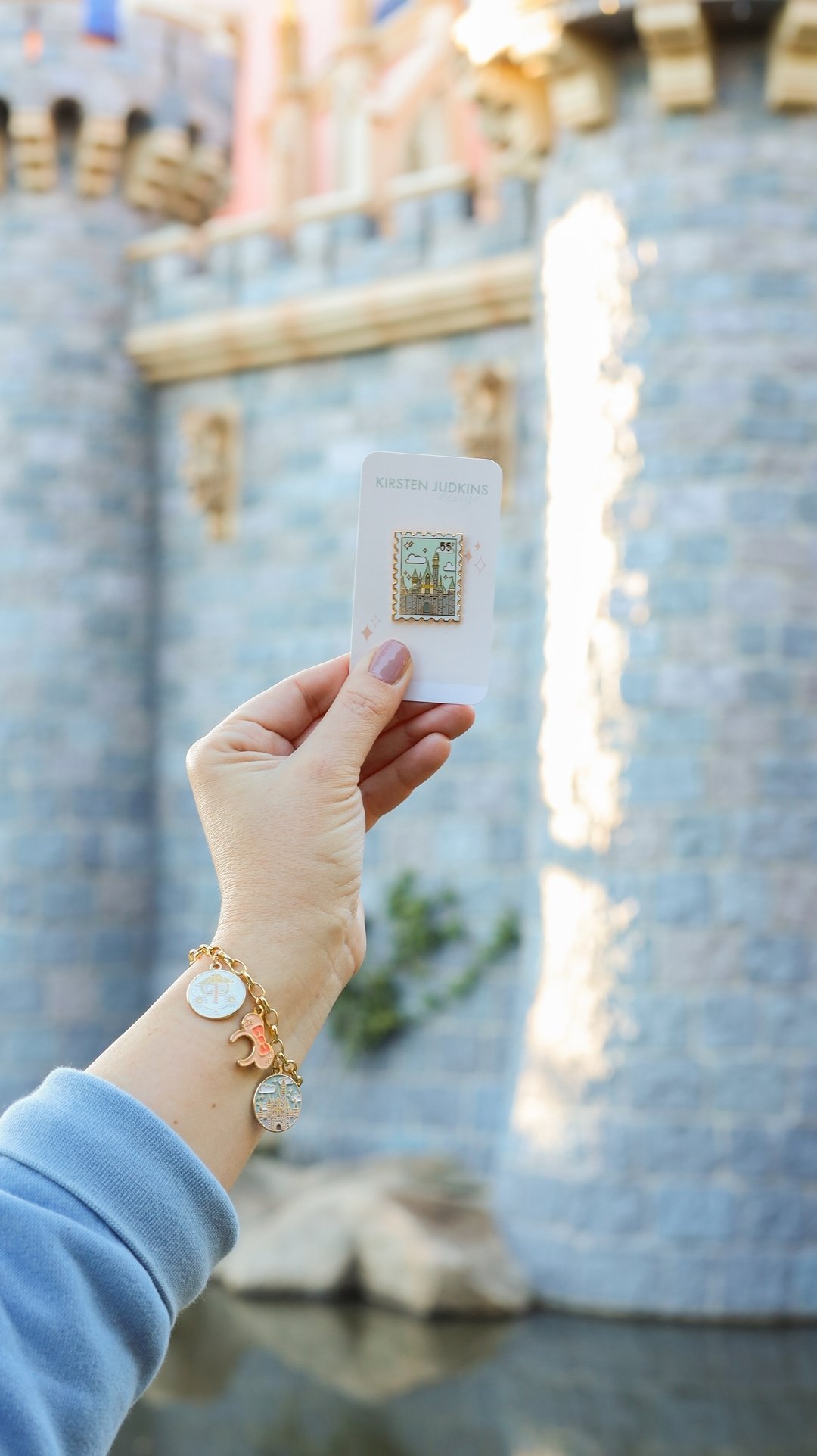 Embrace the enchantment with the vintage stamp enamel pin, a tribute to the timeless allure of the castle. Let it be a subtle nod to your love for the magic of the kingdom. 🏰✨