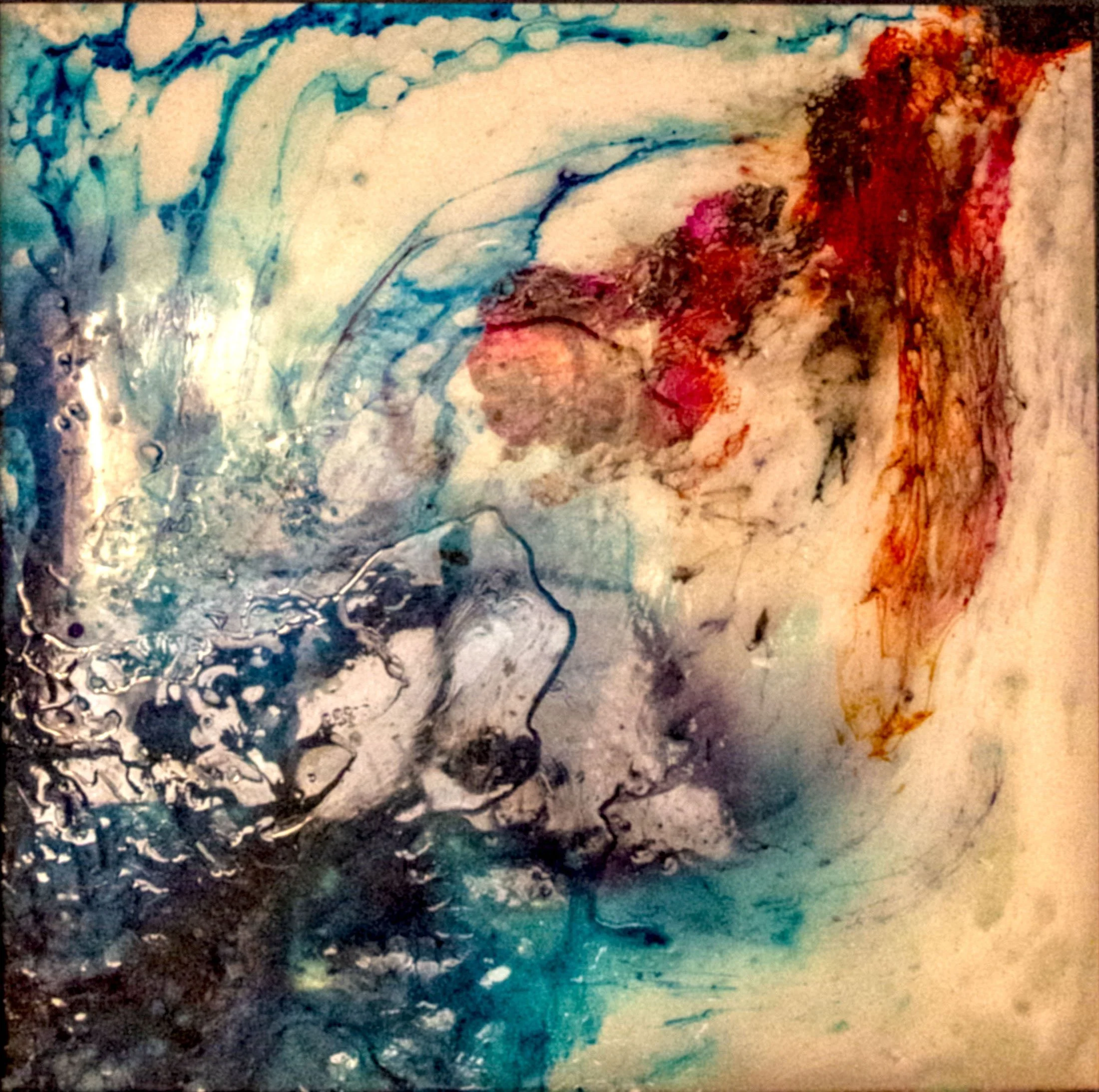 Seashore sunrise
2018 
Resin and luminous pigments 
90 x 90cm