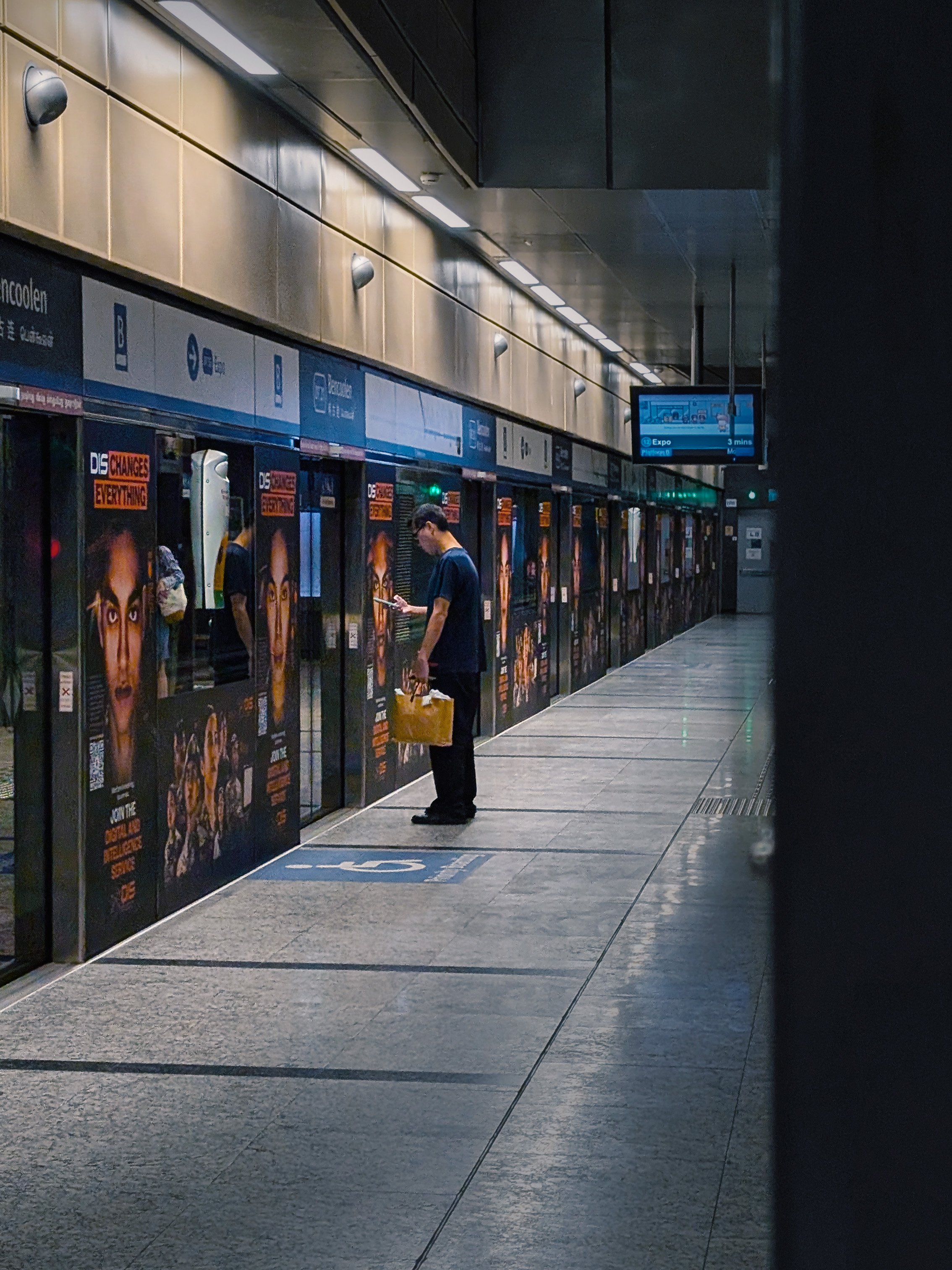 DIS_OOH_MRT_Bencoolen_SideView_V1.jpg