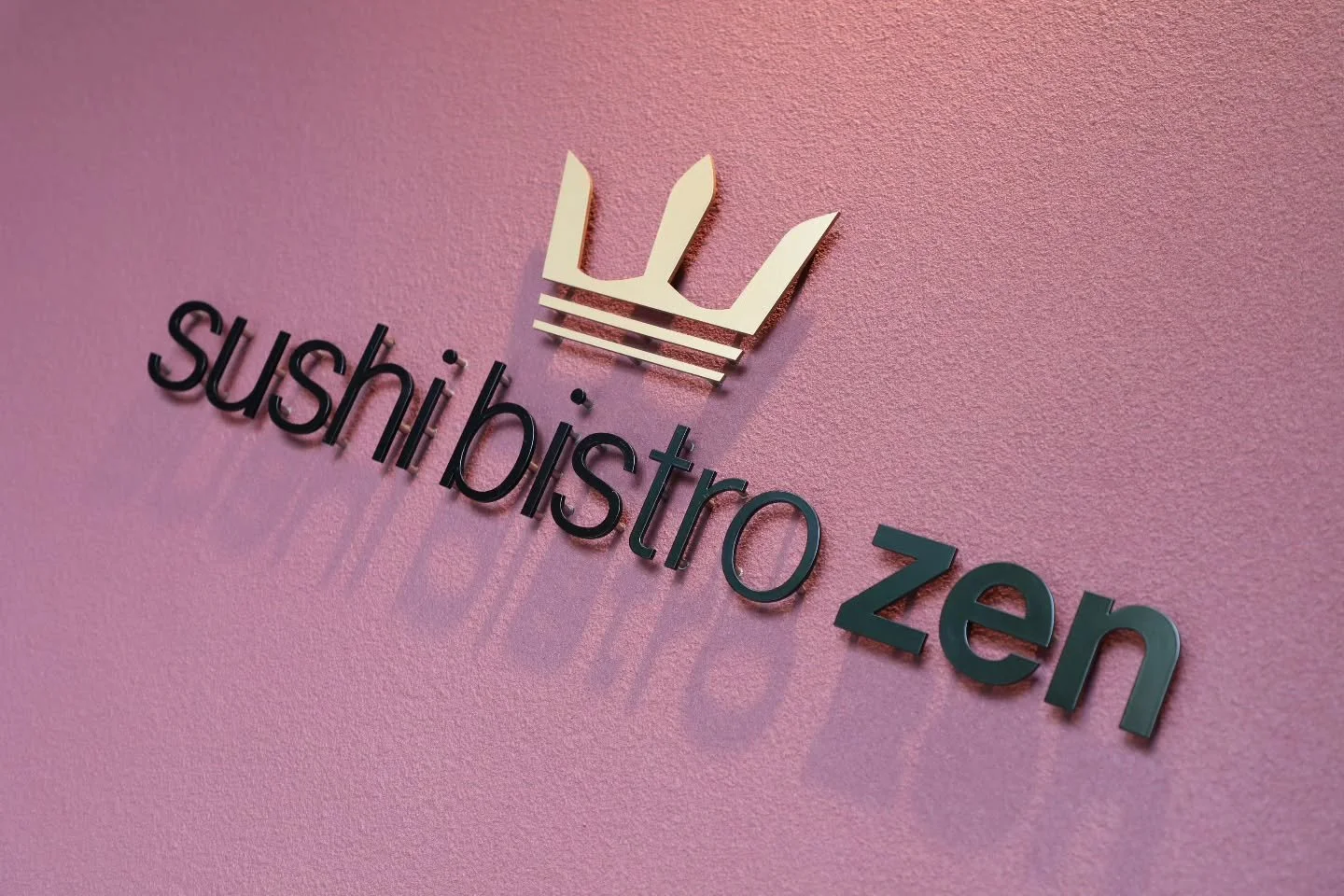 本日ご来店ありがとうございます😊
明日も
早朝に市場にて仕入れを致します😊
のどぐろなどの良いネタが入荷されるようです。
本当に美味しい握り寿司
のどぐろや大間の鮪を1つだけでも食べてその時の瞬間の握り寿司を知ってもらいたいとの思いで寿司屋をしております😊
#本物の寿司屋
#本気の寿司
#鎌倉寿司
#鎌倉小町グルメ