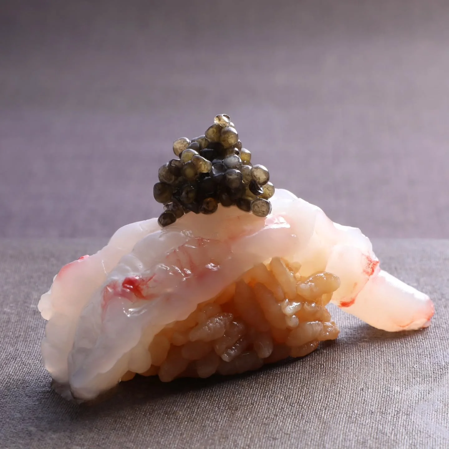 おはようございます😊
日曜日　
11時よりオープンいたします!
本日も小田原地魚もバッチリ✨
天然マグロは塩釜、那智勝浦、下田の天然本鮪🐟
ウマズラハギも久しぶり、ノドグロ、クロムツ、天然ブリは２本仕入れましたので😄
皆様ご来店をお待ち申し上げます🙇

#変態回転寿司#寿司ビストロ#小田原寿司 #回転寿司