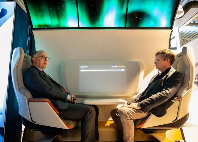 aboutaleb and balkenende in hyperloop.jpg