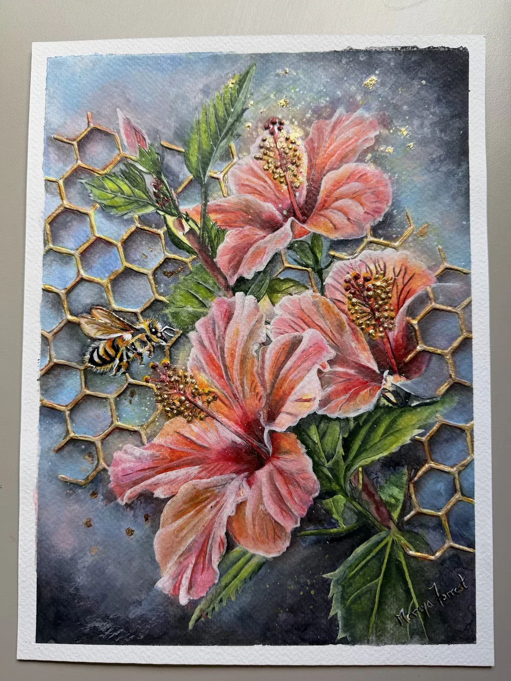 Hibiskus-and-the-honey-bee.webp