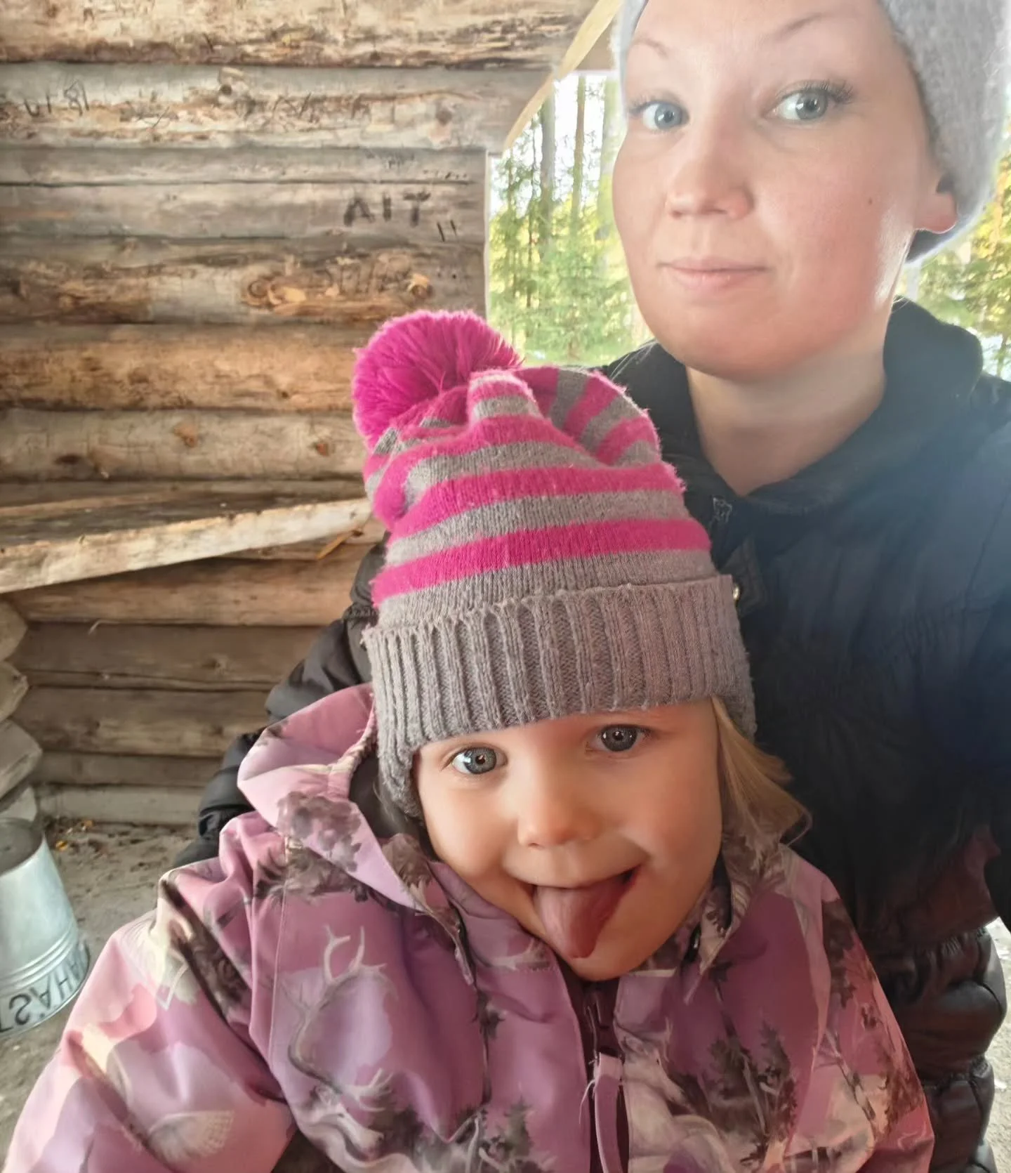 Eilen oli upea s&auml;&auml; tehd&auml; makkaranpaisto retki Ruunaalle. Ei meinannut kaikki menn&auml; putkeen kun ei meinattu l&ouml;yt&auml;&auml; katosta jossa paistaa makkaraa. Olikin lopulta lumipenkan takana piilossa ihan parkkipaikan vieress&a