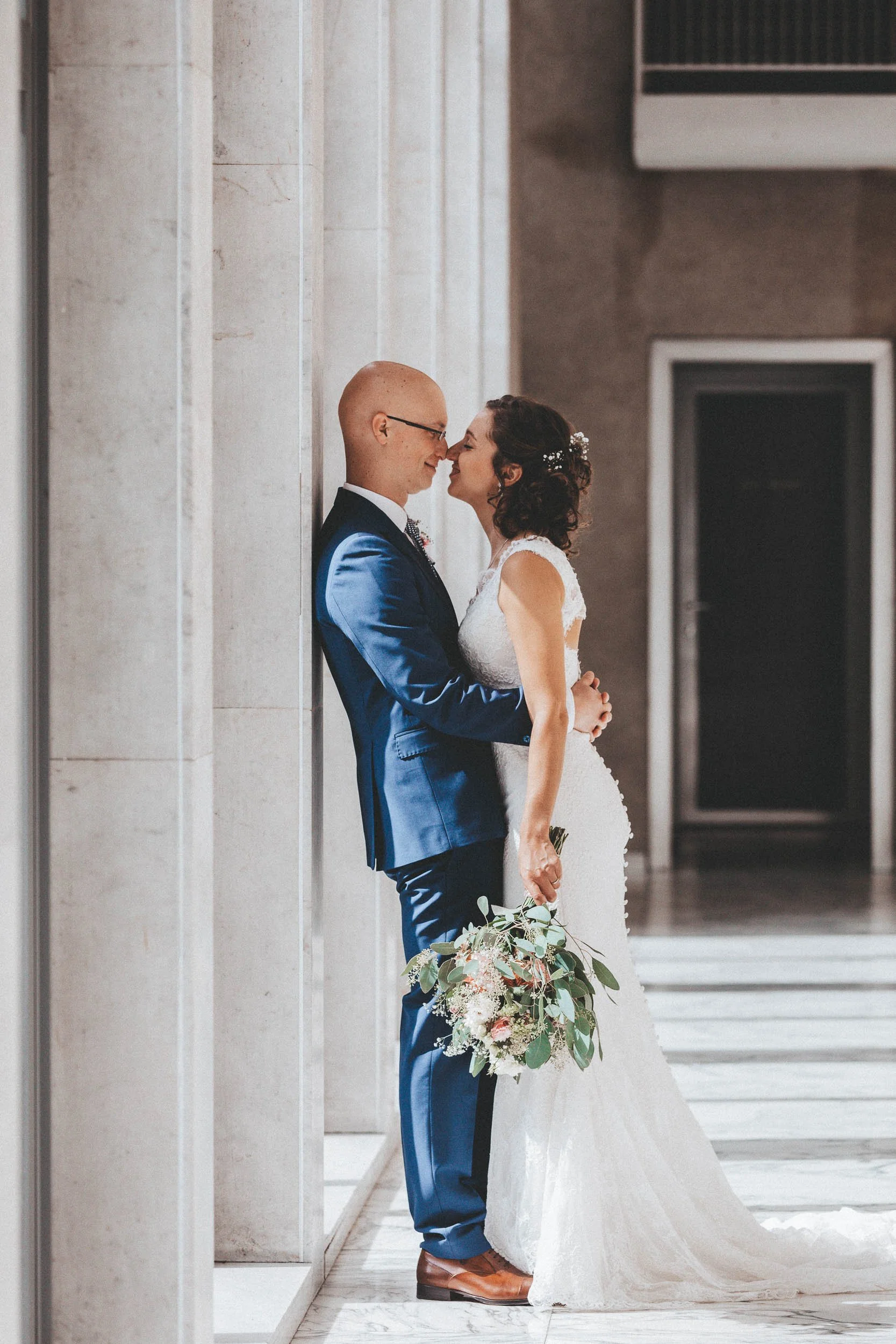 CrazyLittleThingCalledLove, huwelijk, IJ-10.jpg