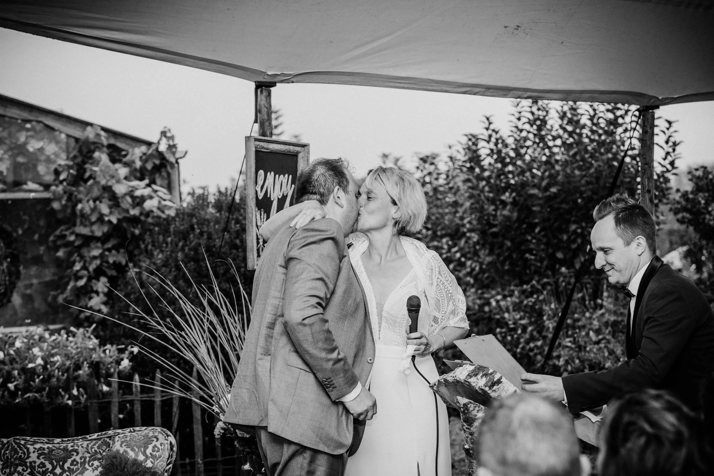 CrazyLittleThingCalledLove, huwelijk-1-5.jpg
