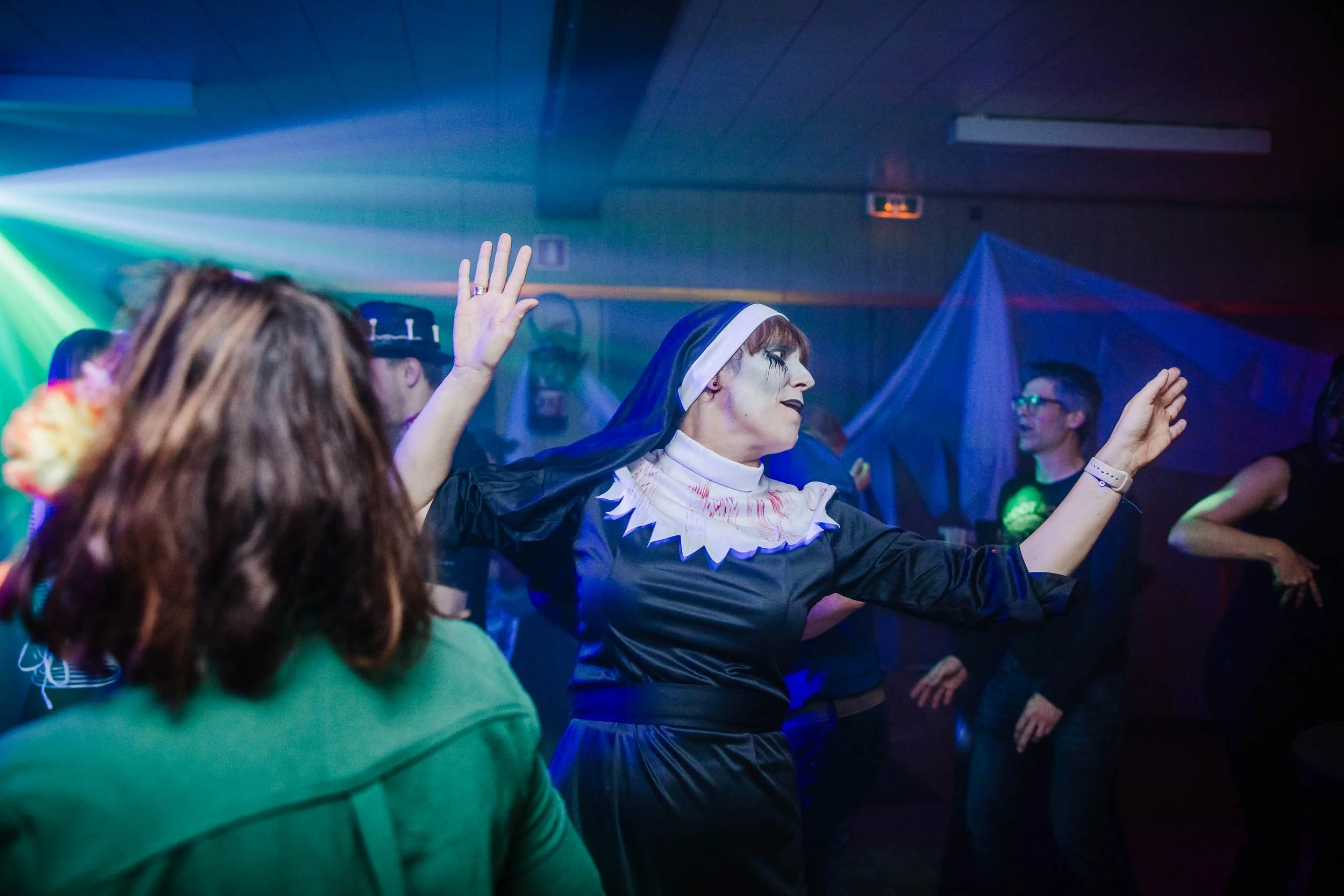 CrazyLittleThingCalledLove, huwelijk-1-7.jpg