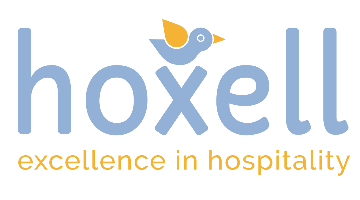Logo di Hoxell con una nuvoletta stilizzata sopra la lettera 'x' e il testo 'excellence in hospitality' sotto.