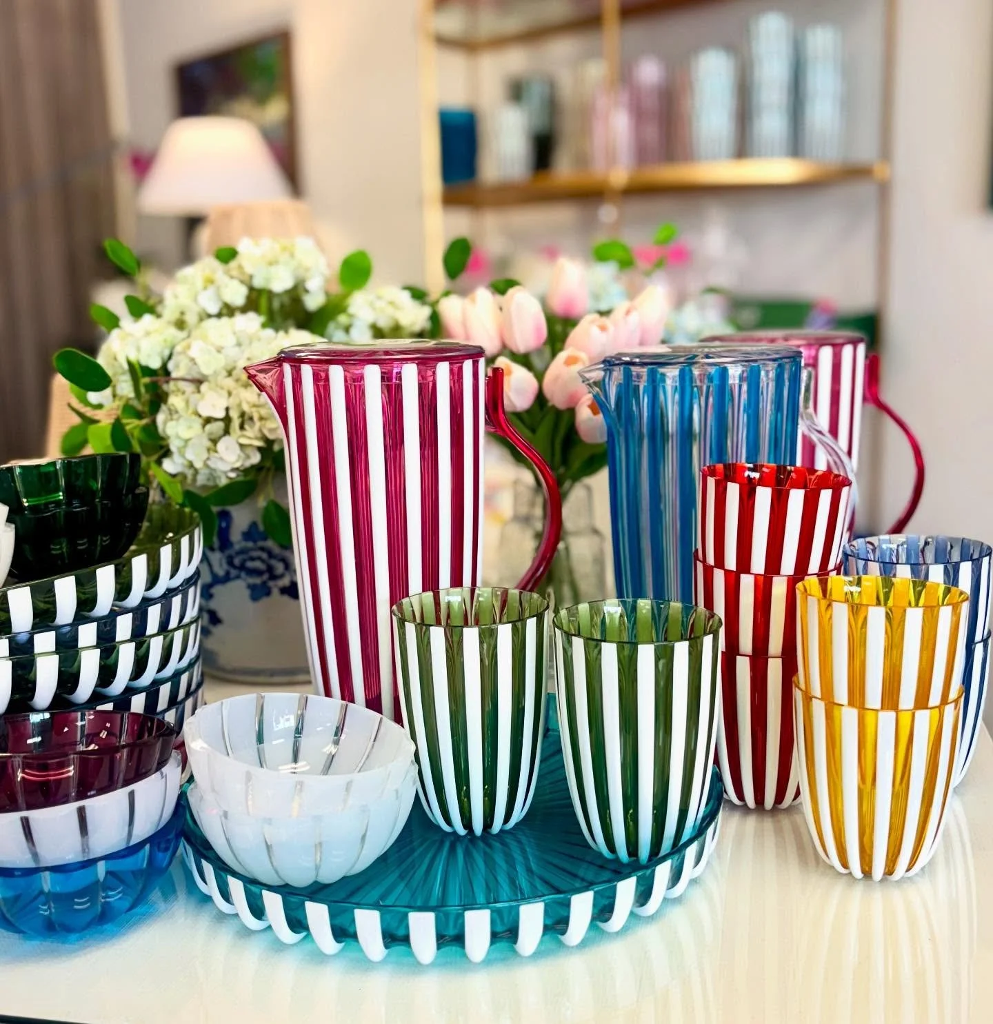 Hosting this summer? ☀️ 
Our go-to outdoor drinkware is perfect for pool days, patio nights, and all your sunny season soirées!
#sipsiphooray #summerentertaining #hostwiththemost