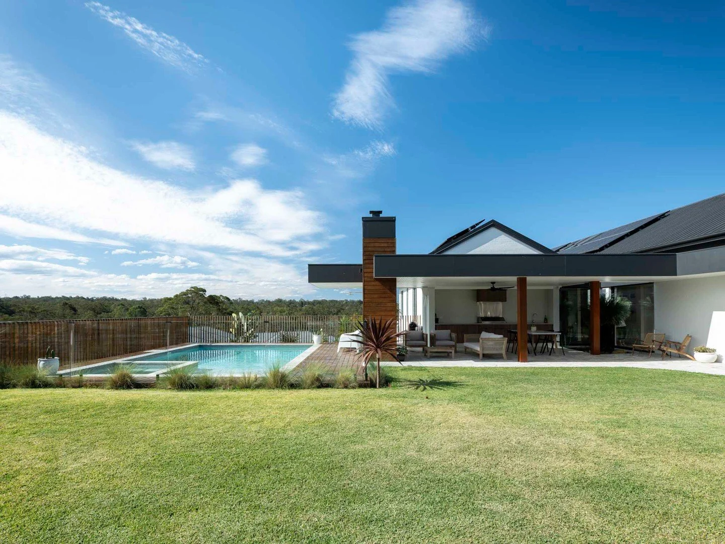 With the warmer weather in arm&rsquo;s reach, we&rsquo;re dreaming of long afternoons and effortless outdoor entertaining. 
Our North Richmond project is the perfect inspiration &mdash; featuring a spacious alfresco area designed for gatherings, and 