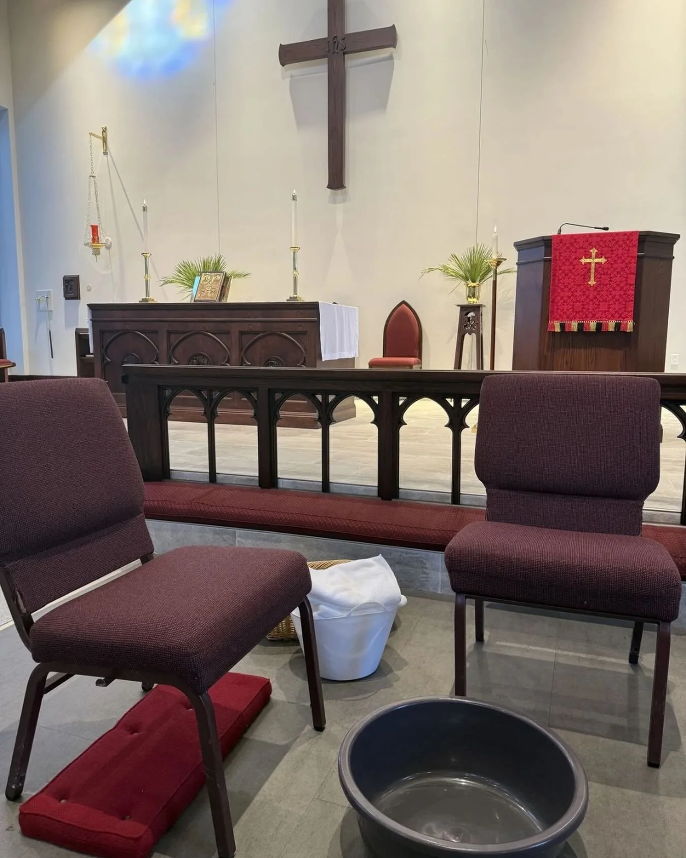 Almighty Father, whose dear Son, on the night before
he suffered, instituted the Sacrament of his Body and Blood: Mercifully grant that we may receive it thankfully in remembrance of Jesus Christ our Lord, who in these holy mysteries gives us a pledg