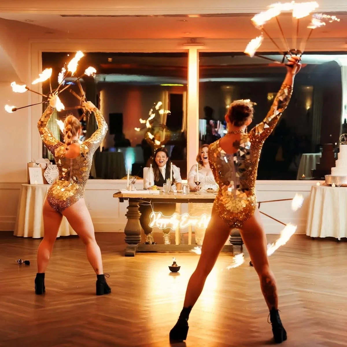 These excited faces speak for themselves!🔥

What a pleasure surprising these brides on their special day🫶🏼

📸 @3.elements.photography