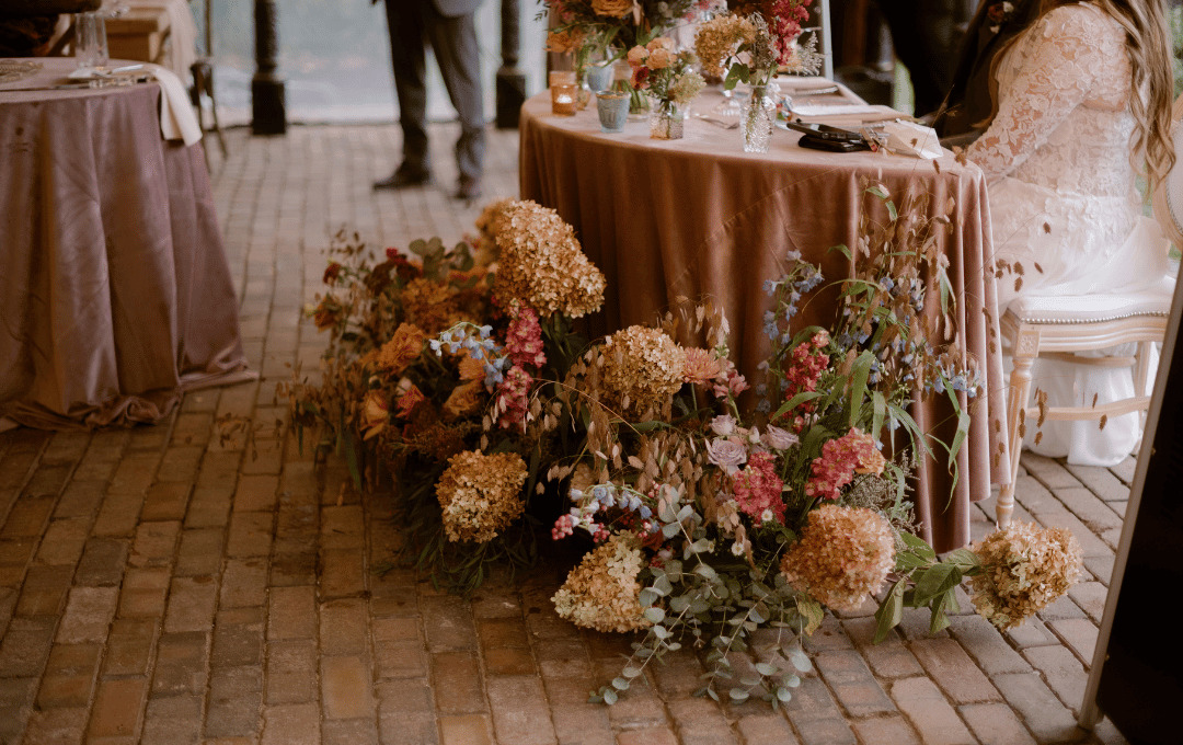 Woven Blooms_Indianapolis florist_sweetheart table.png