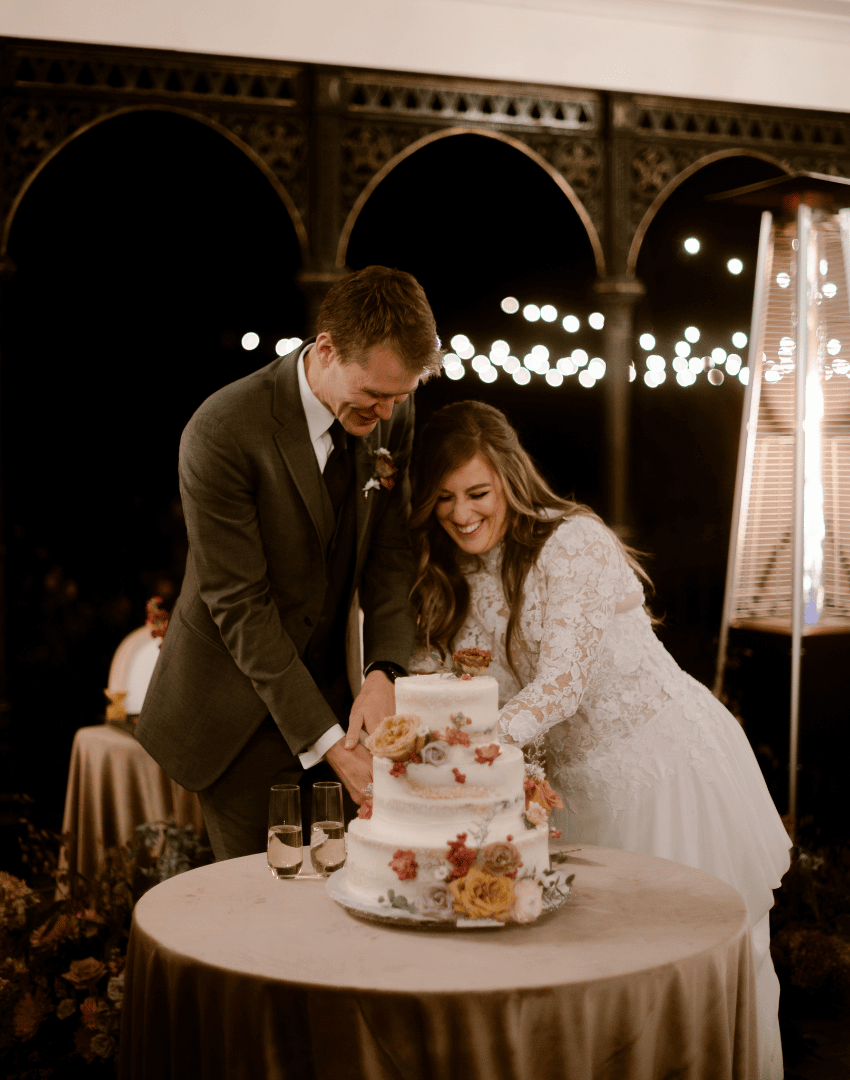 Woven Blooms_Indianapolis florist_cake cutting.png