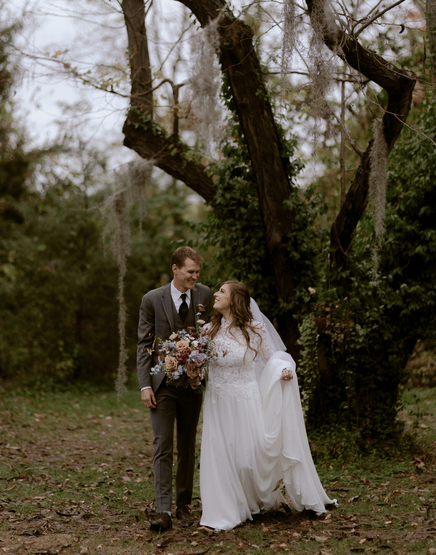 Woven Blooms_Indianapolis Florist_intimate wedding spanish moss.png