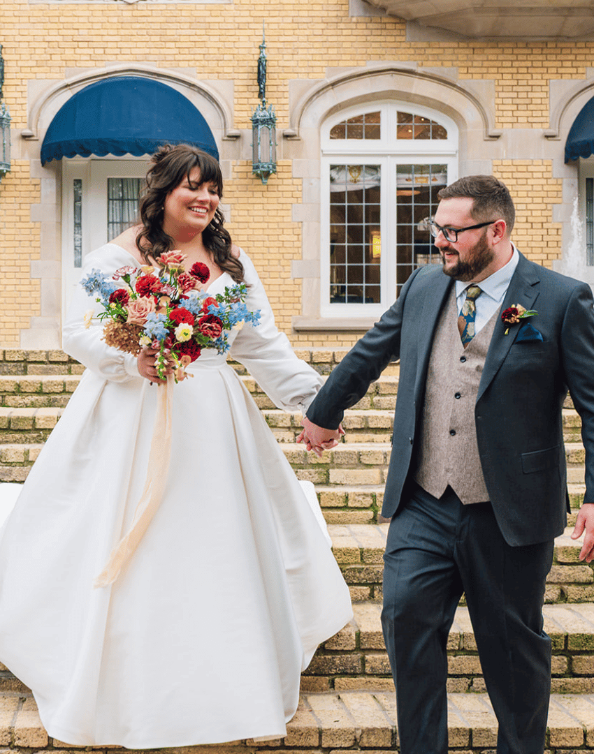 Woven Blooms_Indianapolis Florist_summer bride.png