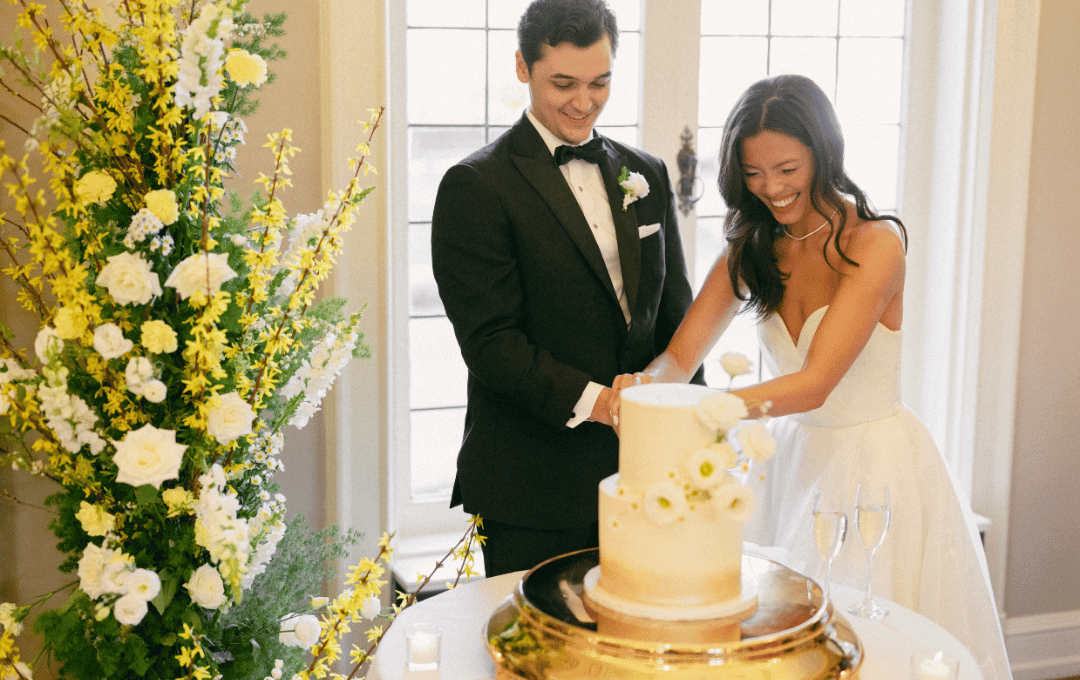 Woven Blooms_Indianapolis florist_fireplace.png