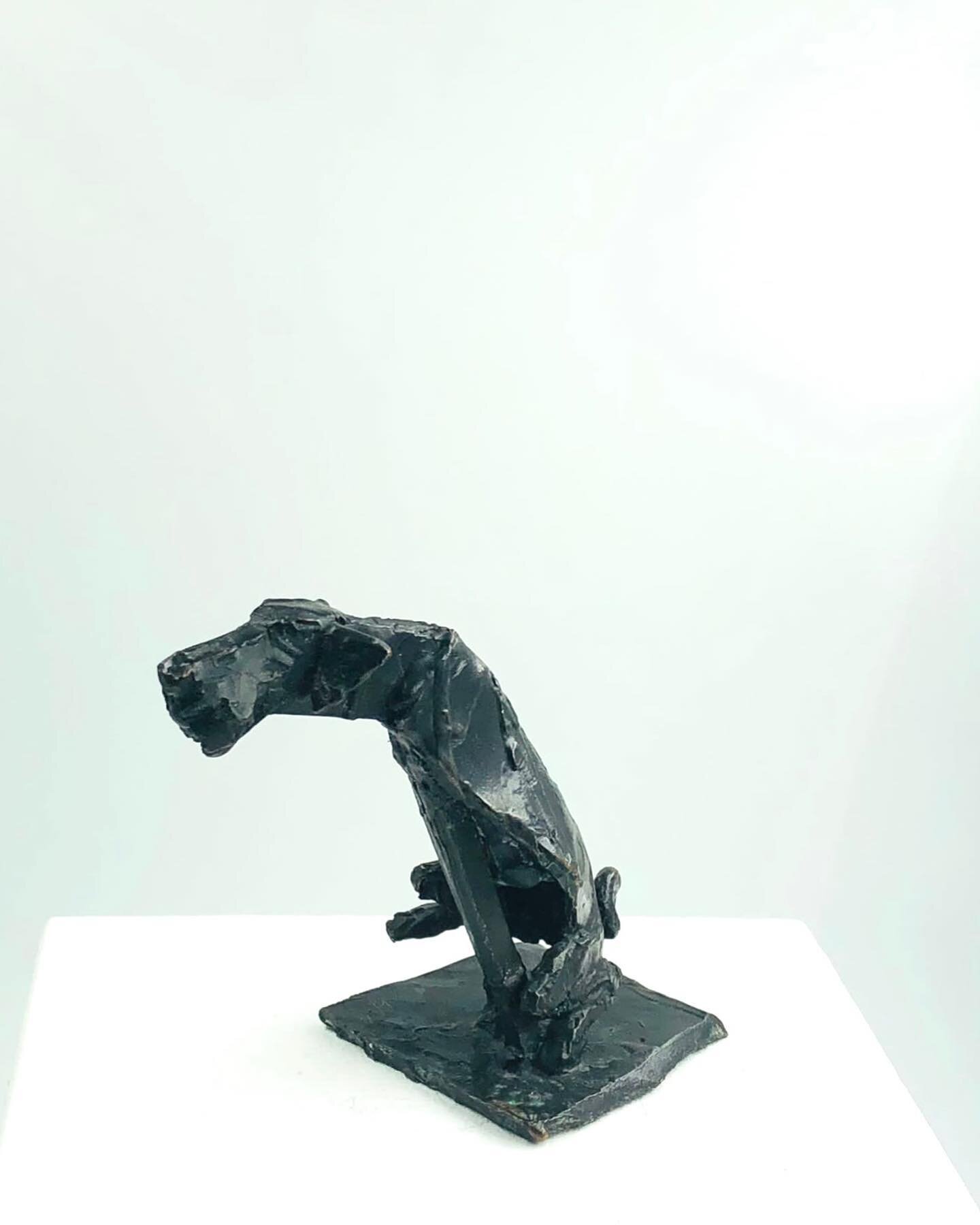 &gt;Pissnelke&lt; Bronze, 10,5cm hoch

N&auml;heres zu dieser Arbeit unter:

https://www.stephaniestellmann.de/bronzeplastiken/pissnelke

#bronzeplastik #fig&uuml;rlichebildhauerei #tierplastik #bildhauerinbremen #bildhauerinachim #hundeplastik #hund