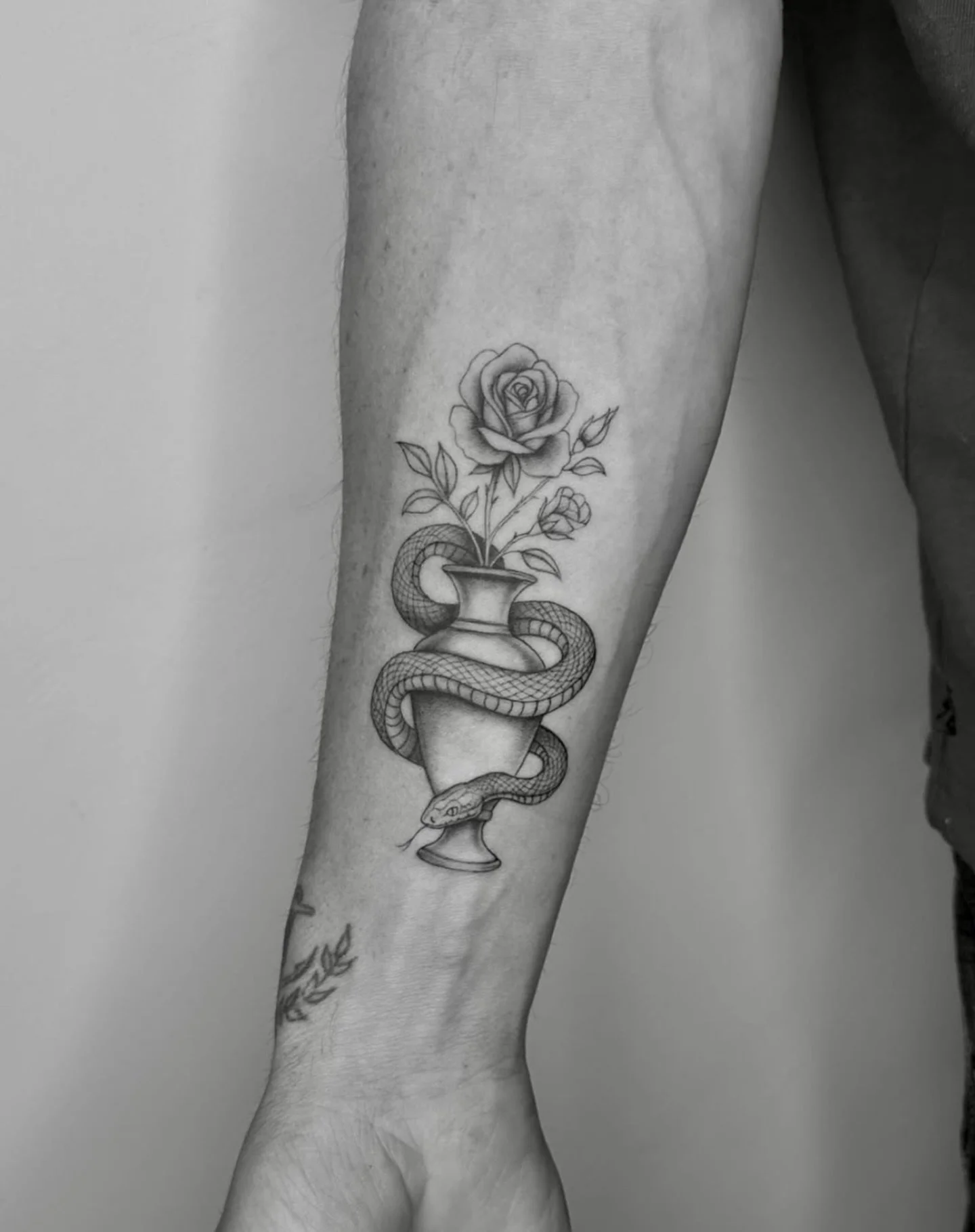 &ldquo;Look like the innocent flower, but be the serpent under&rsquo;t&rdquo; - W.S 🖊️ 

Done by Resident Artist @zadza.ink 
&or; 2026 Bookings Open &or;
📧 info@sjtattoostudio.com