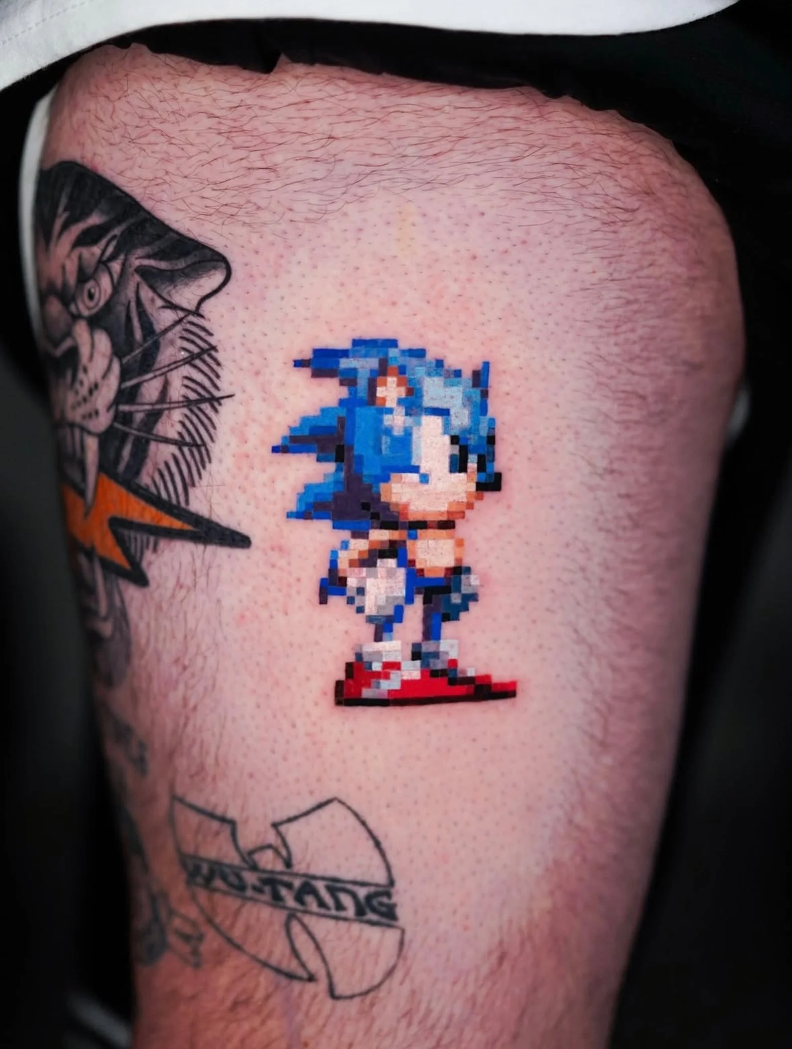 Too fast for HD. Pixelated Sonic 💨
Done by @suno_tattoo !

Book in a nostalgic tattoo via:
📧 info@sjtattoostudio.com