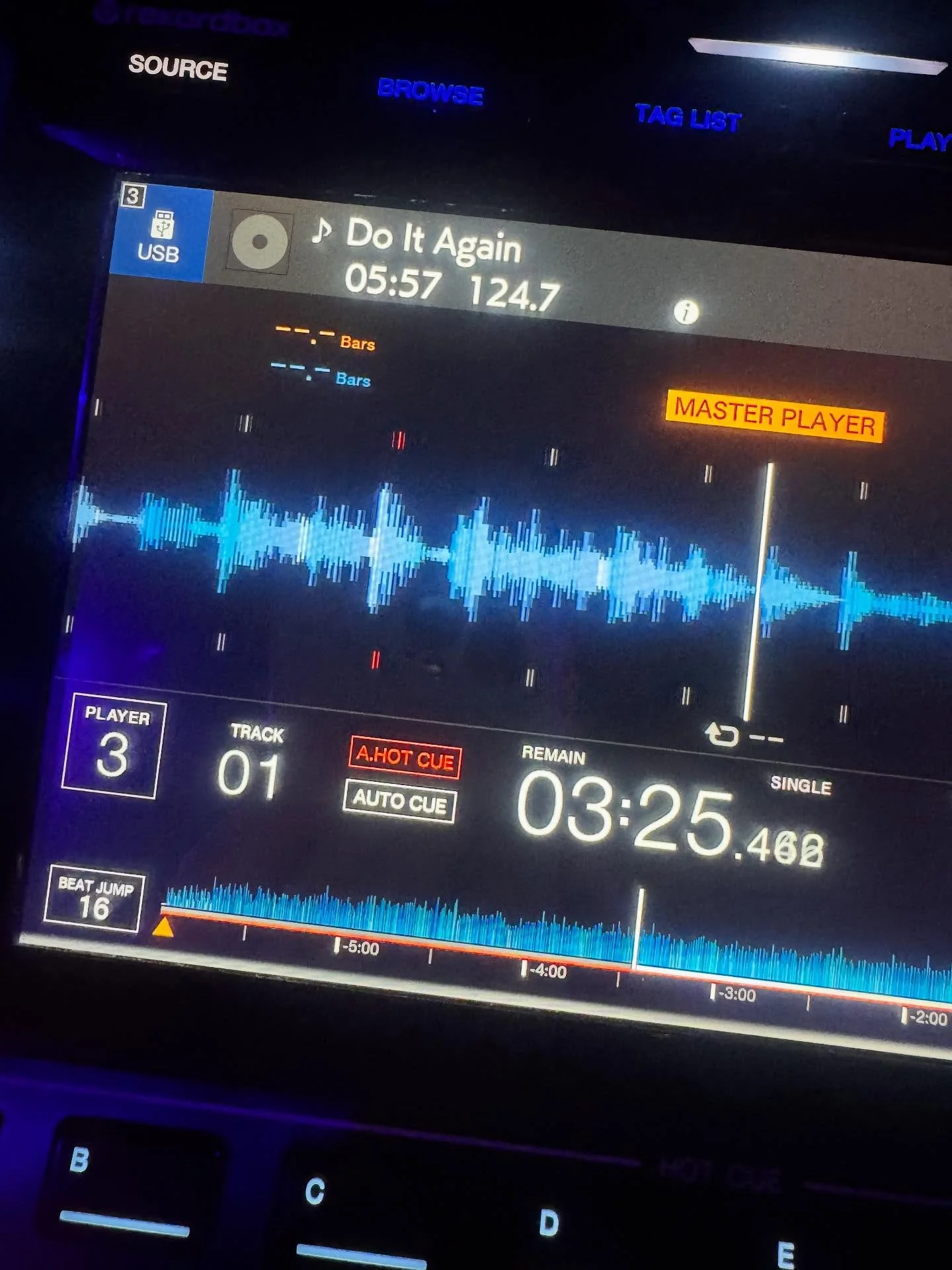 Hi! 👋🏼

Here&rsquo;s a random pic of an absolute gem of a track by one of my favourite bands, Steely Dan.

I somehow managed to mix it out of the house classic, Big Love by Pete Heller (Dr Packer extended remix) at a gig last week! 

🤷🏼&zwj;♂️😅
