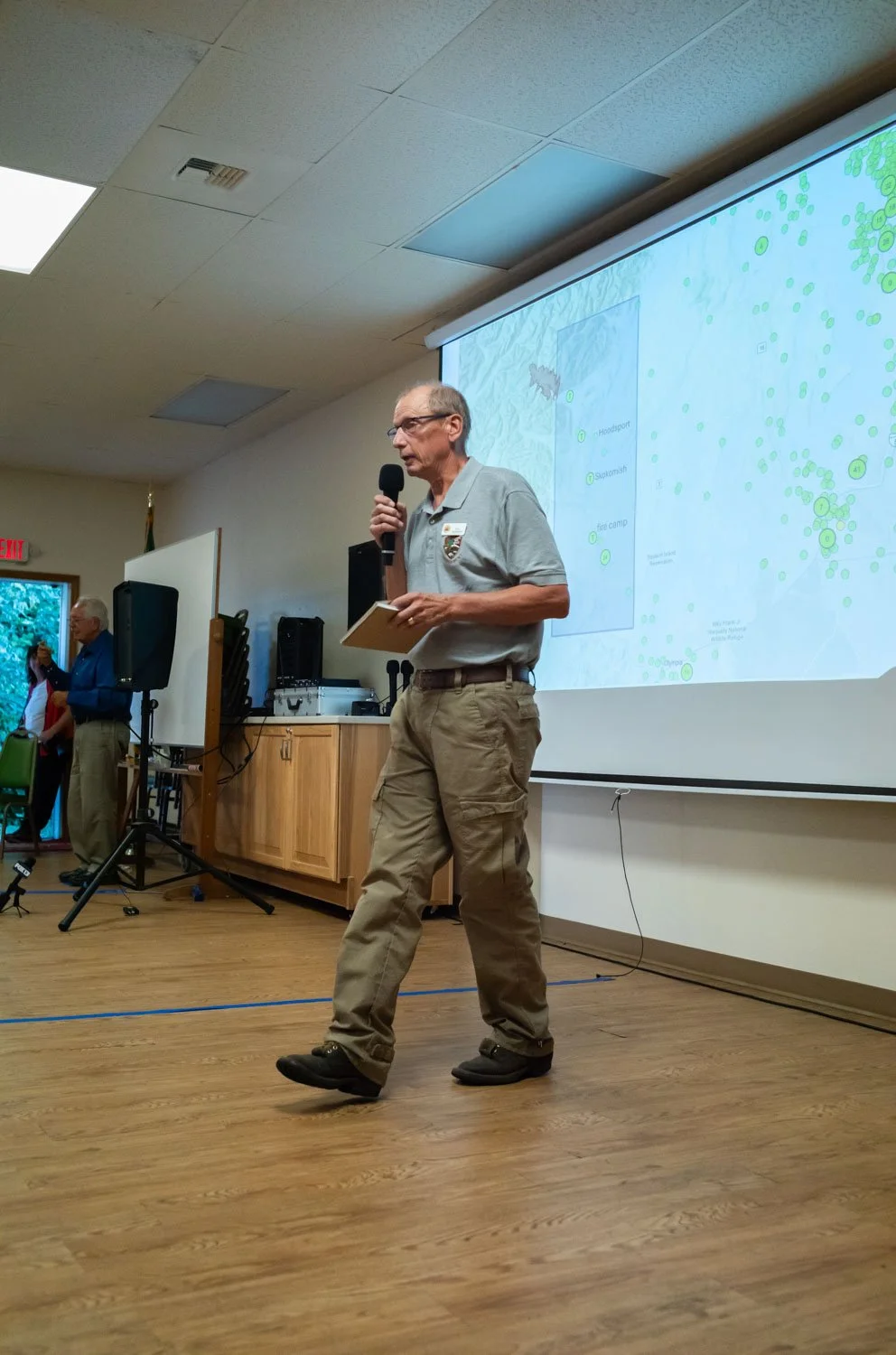 Air Resources Advisor Todd Johnson speaks at the Bear Gulch Fire Town Hall Meeting in Hoodsport, Washington, USA on August 21, 2025.
