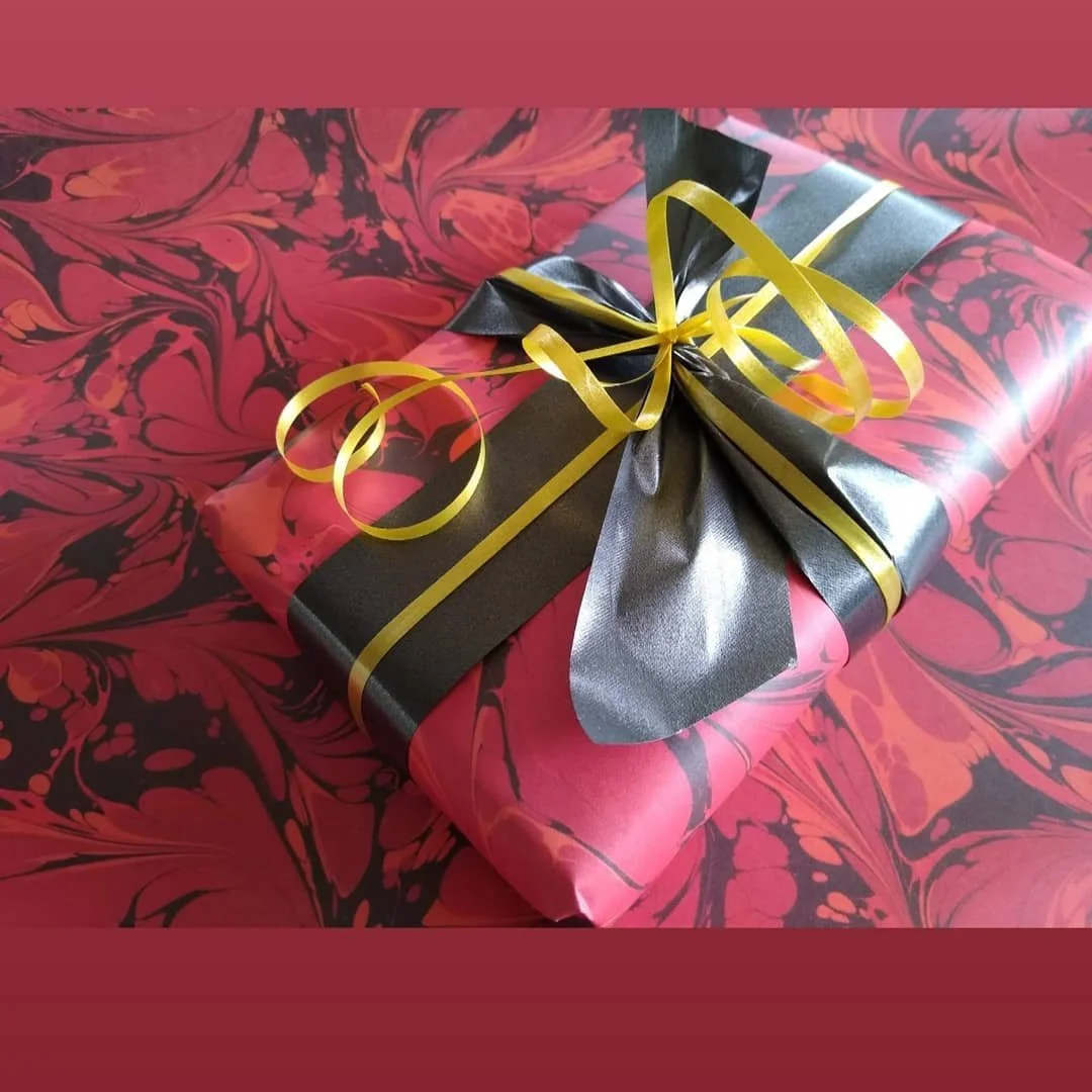 I just adore this marbled gift paper, purchased at the wonderful @harrisharrisbooks in Clare. 
#indiebookstore #toogoodtogiveaway #almostasgoodasbooks #giftwrapping #marbledpaper