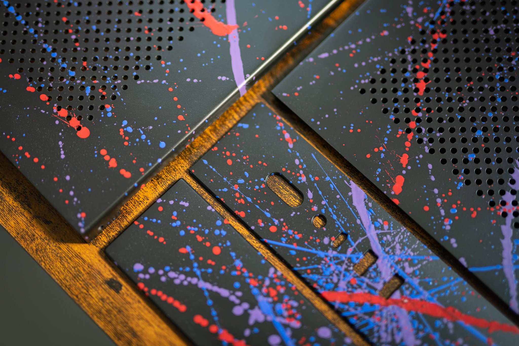 Controlled texture + colour contrast.